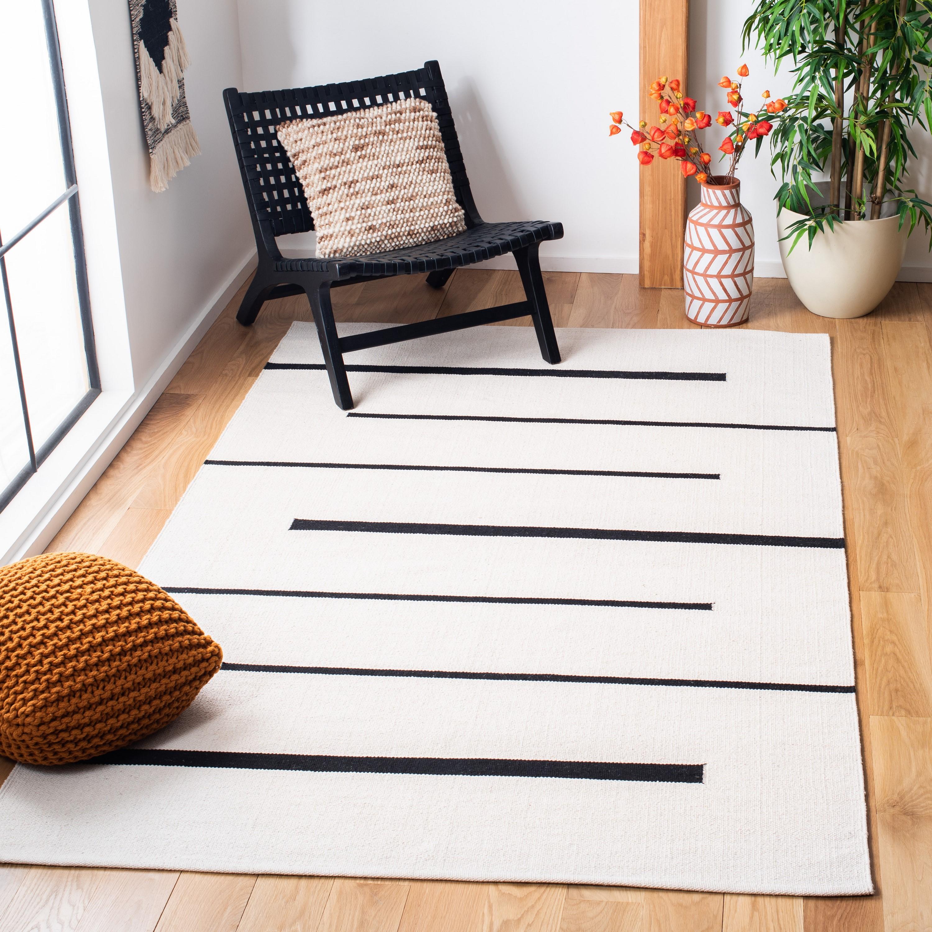 Montauk MTK311 Hand Woven Indoor Accent Rug - Ivory/Black - 2'3"x4' - Safavieh