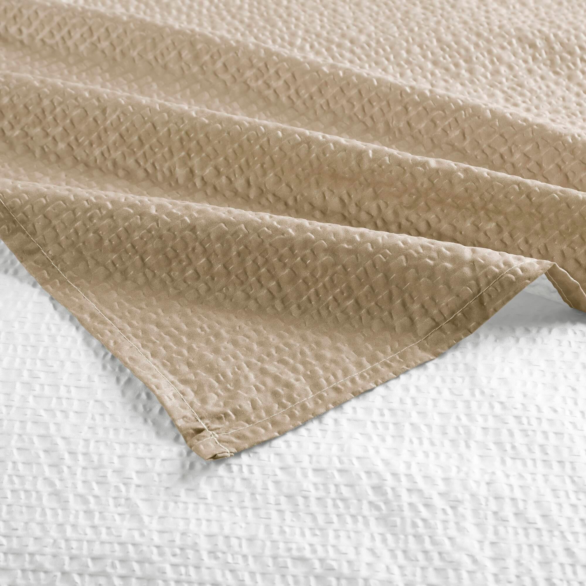 Madison Park Ara Ombre Printed Seersucker Single Shower Curtain