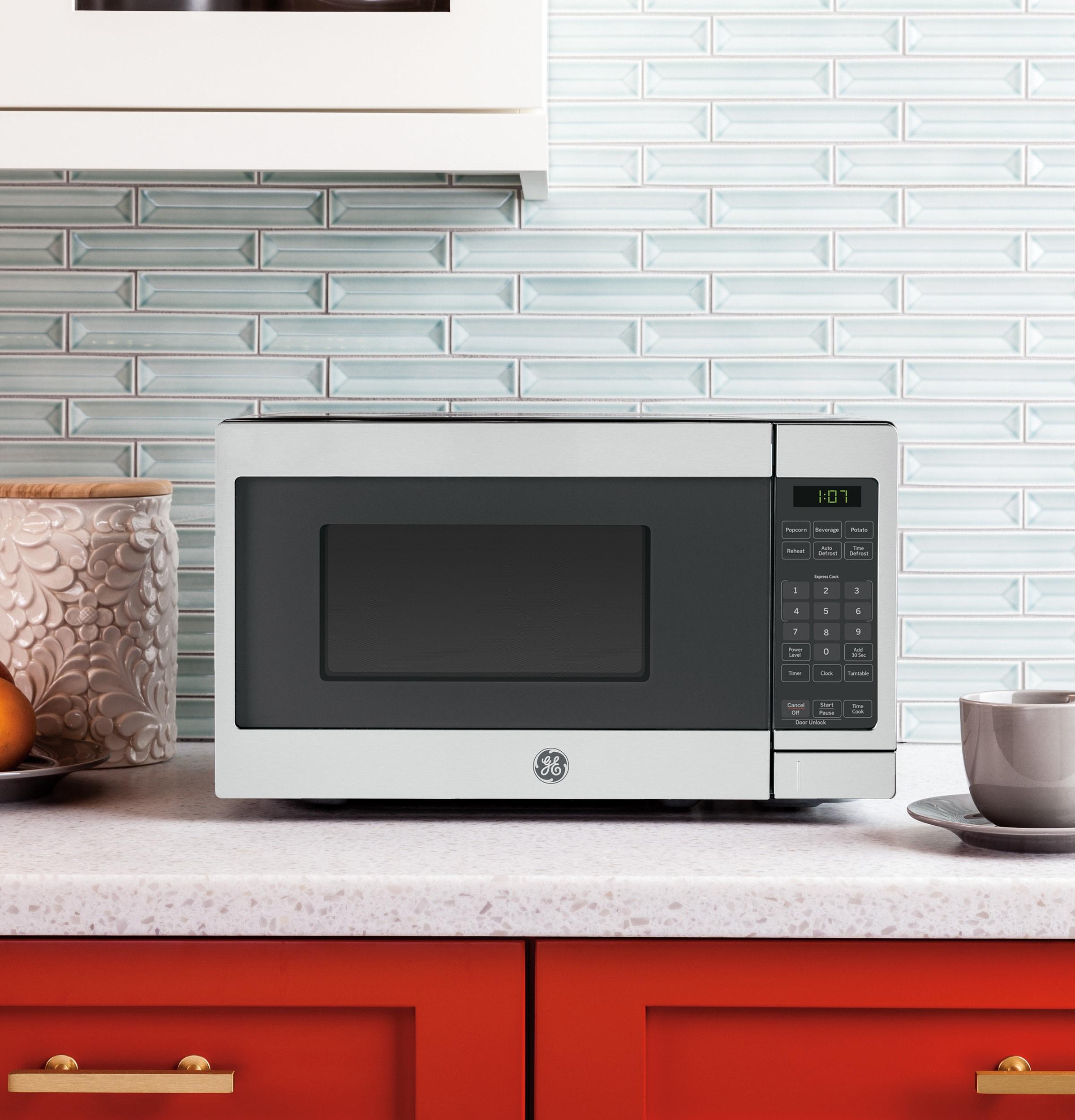 GE 0.7 Cu. Ft. Capacity Countertop Microwave Oven