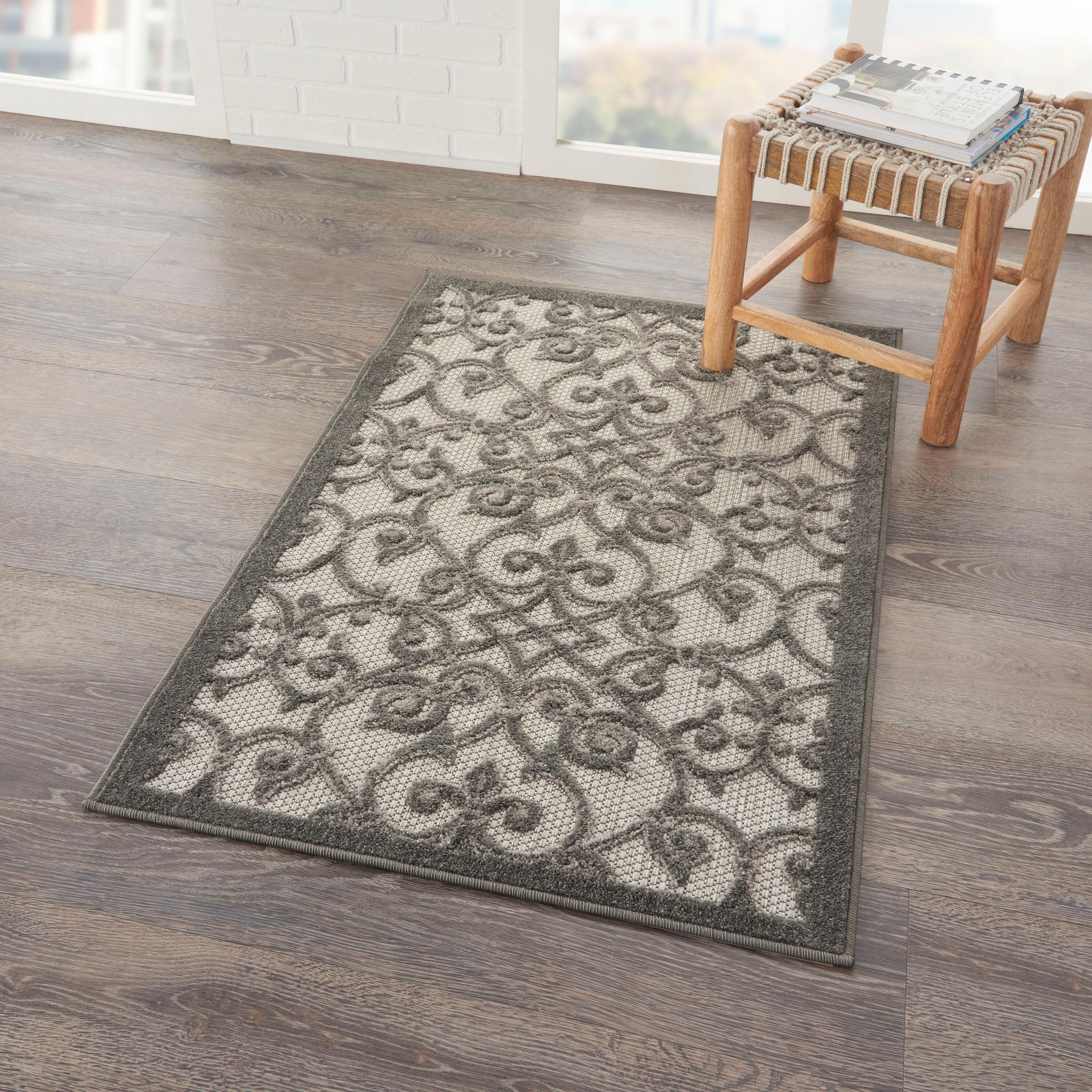 Lark Manor™ Isalia Floral Indoor / Outdoor Rug