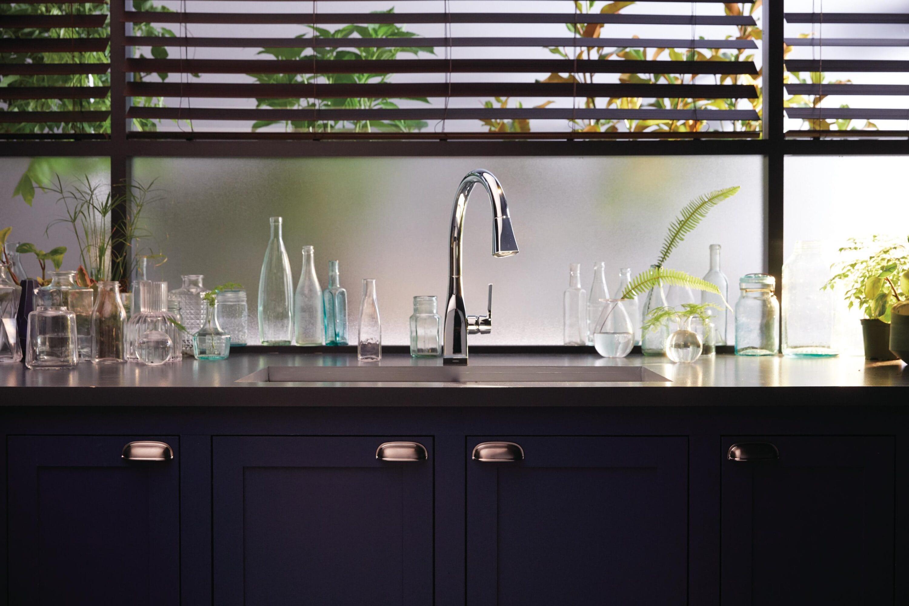 Mateo Pull Down Touch Single Handle Kitchen Faucet with MagnaTite® Docking and Touch2O® Technology