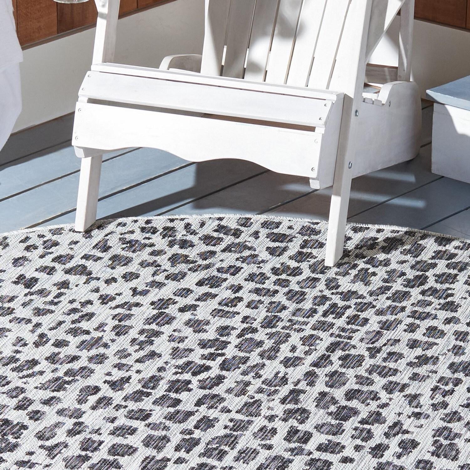 Courtyard CY8505 Power Loomed Indoor/Outdoor Area Rug - Gray/Black - 3' round - Safavieh.