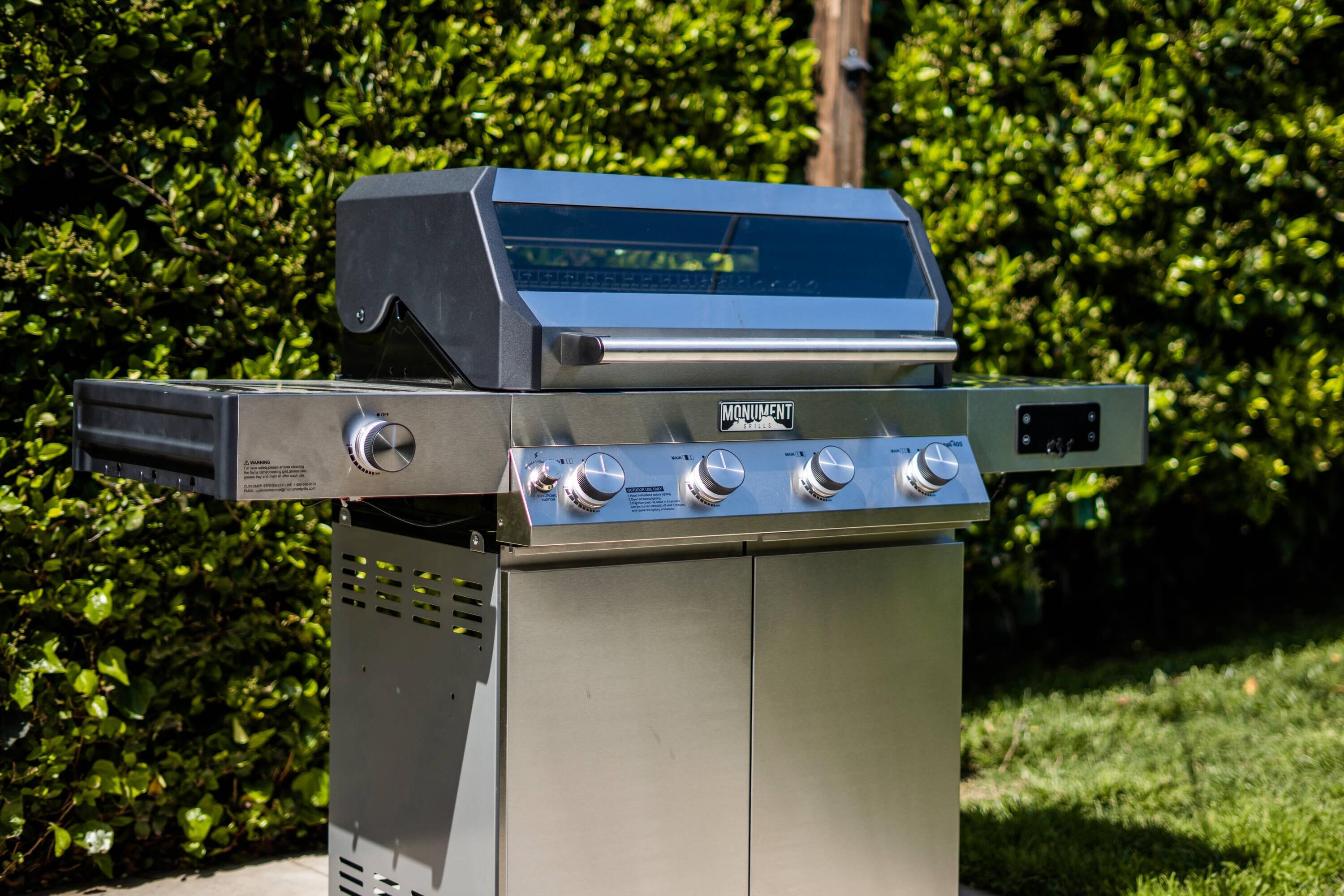 Denali 4-Burner Propane Gas Grill in Stainless with Clearview Lid, 3-Phase LED Controls and Side Burner