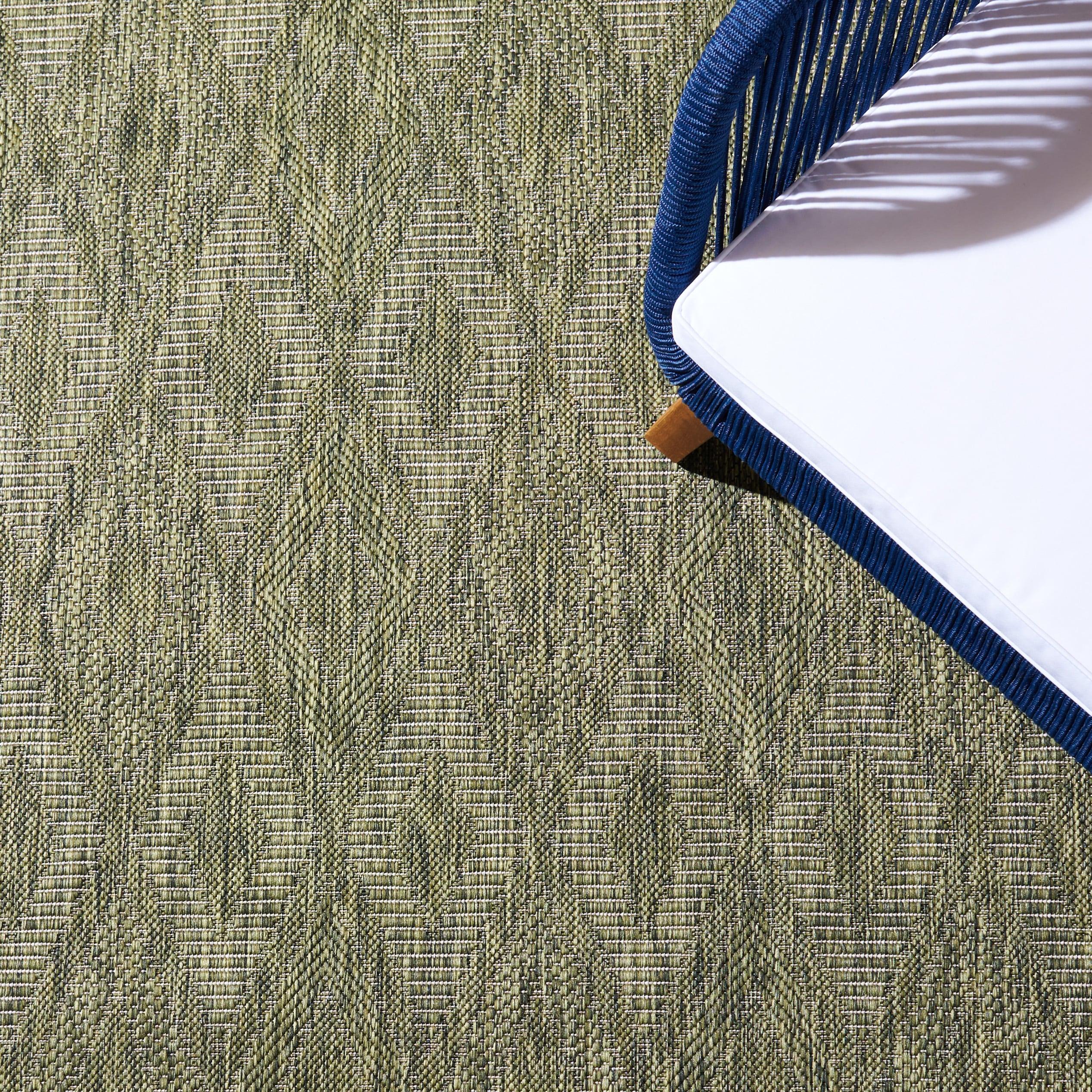 SAFAVIEH Courtyard Teodor Geometric Indoor/Outdoor Area Rug, Olive, 8' x 10'