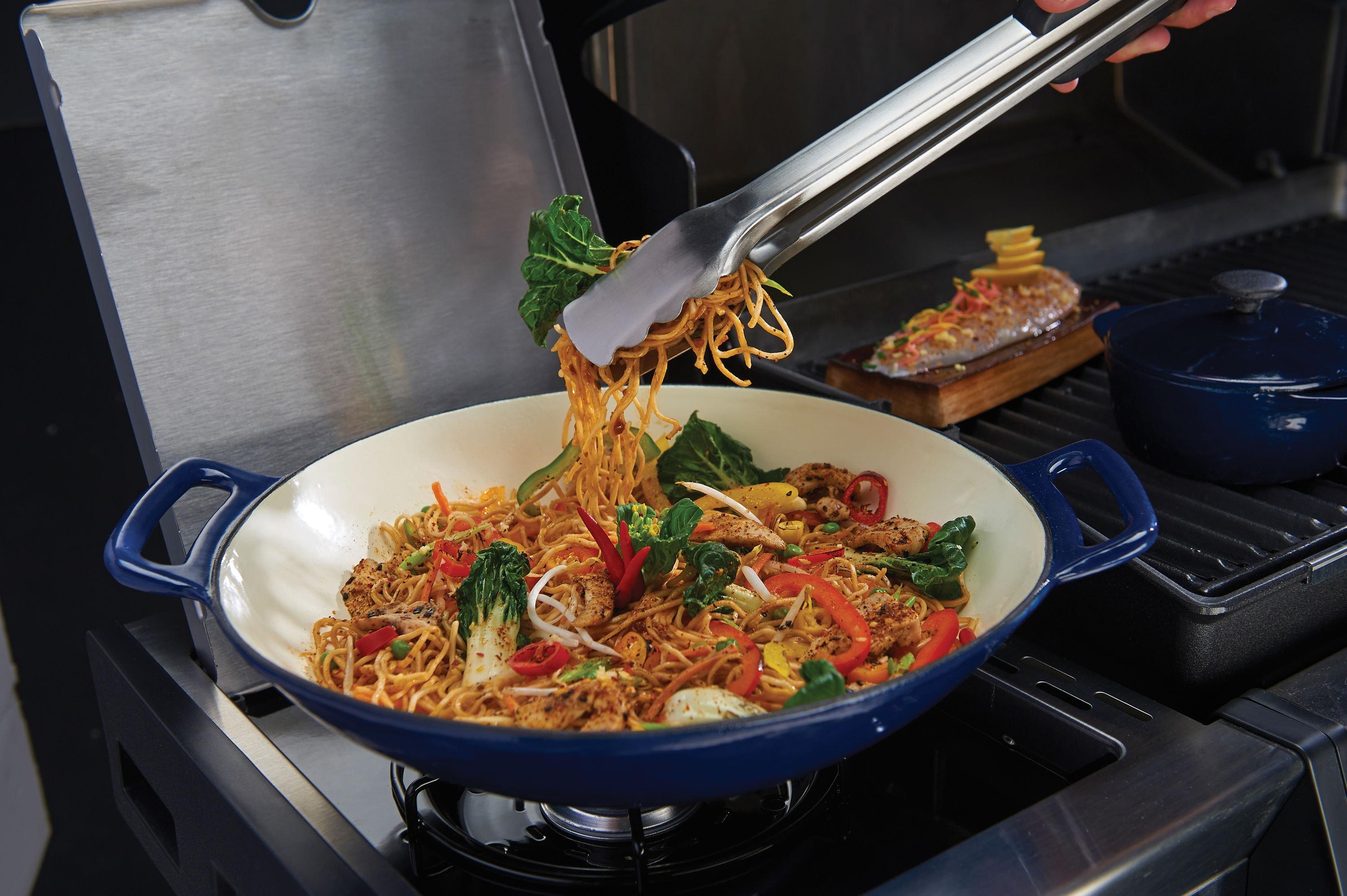 Broil King Porcelain Cast Iron Wok