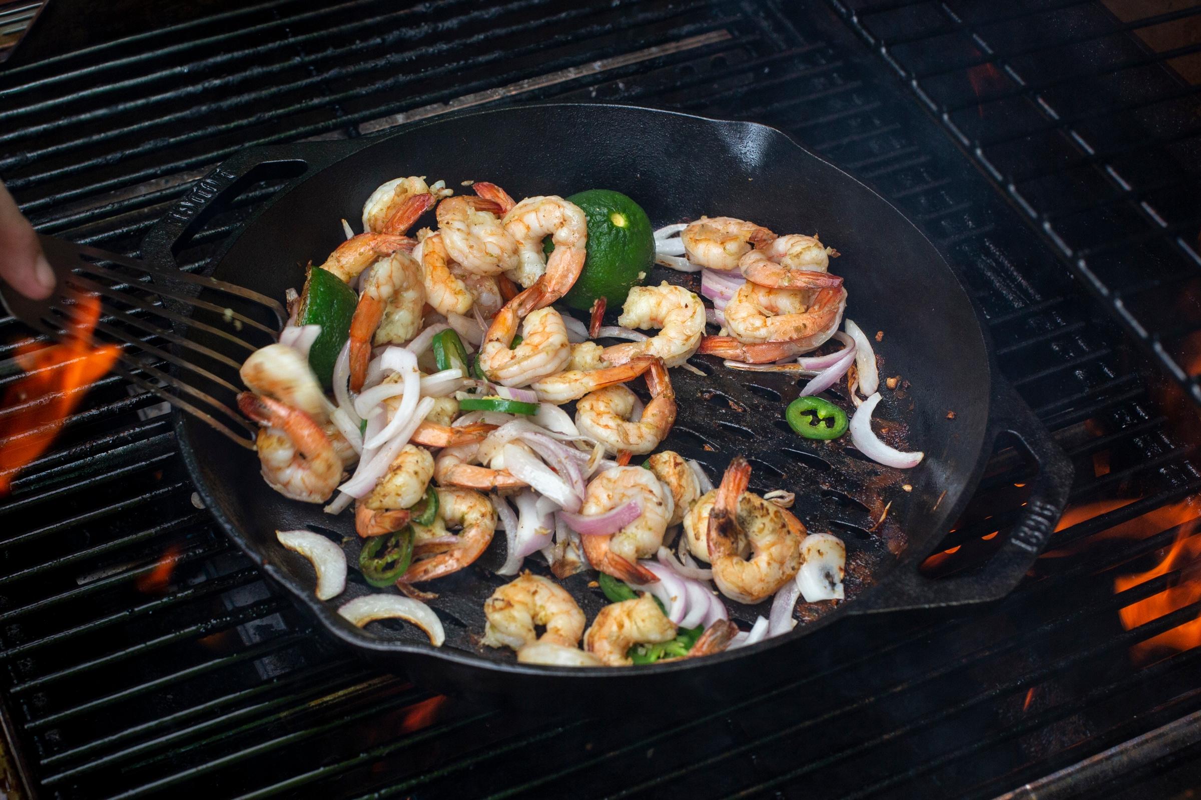 Lodge 12 Inch Dual Handle Grill Basket