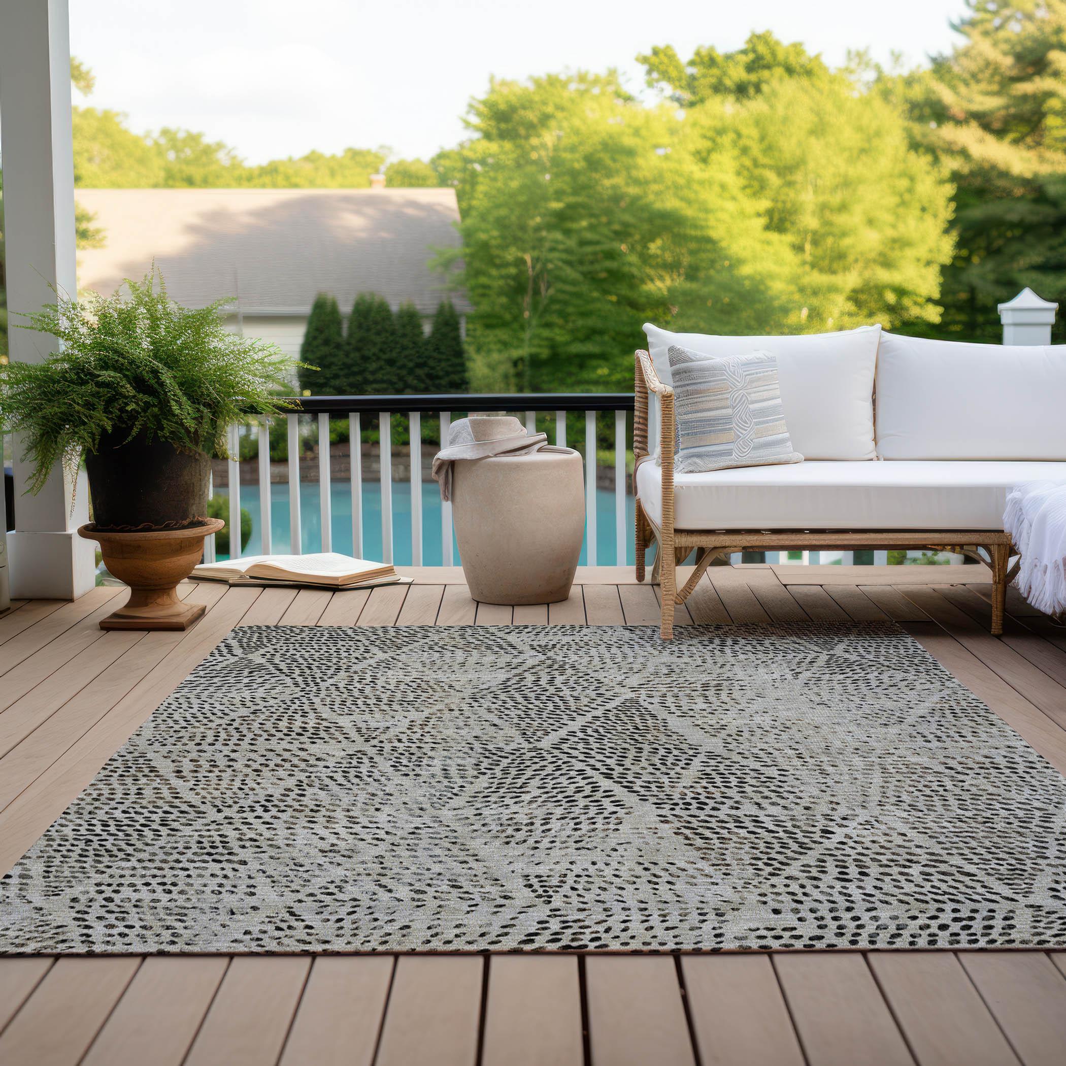 Gray Diamond Pattern Machine Washable Indoor Outdoor Rug