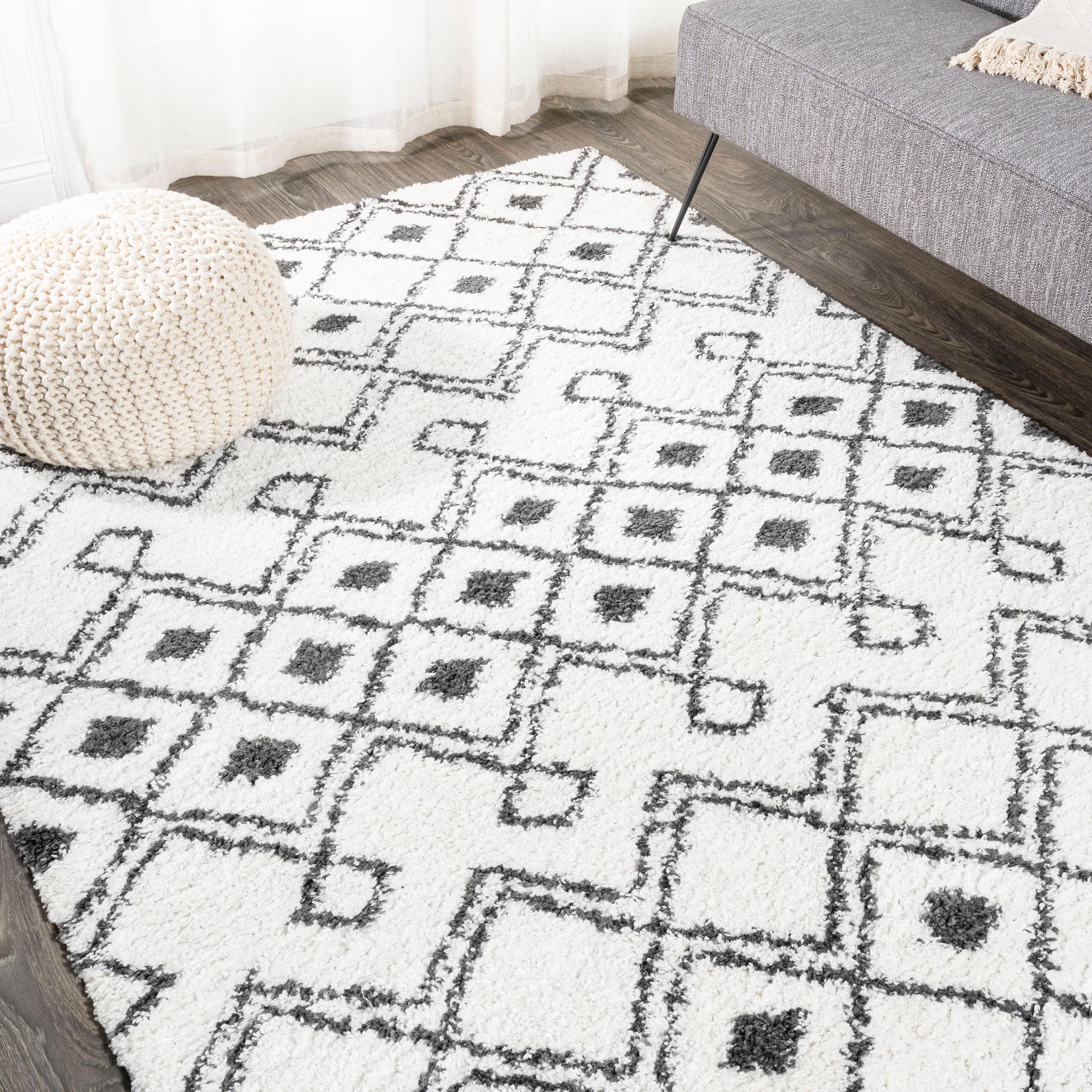 3'x5' Caimari Moroccan Diamond Shag Area Rug, White/Black - JONATHAN Y