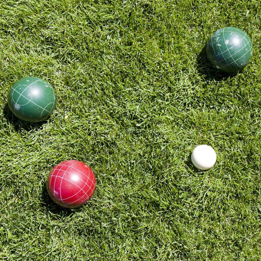 Toy Time Outdoor Bocce Ball Set with Bocce Balls, Pallino and Equipment Carrying Bag - Red/Green