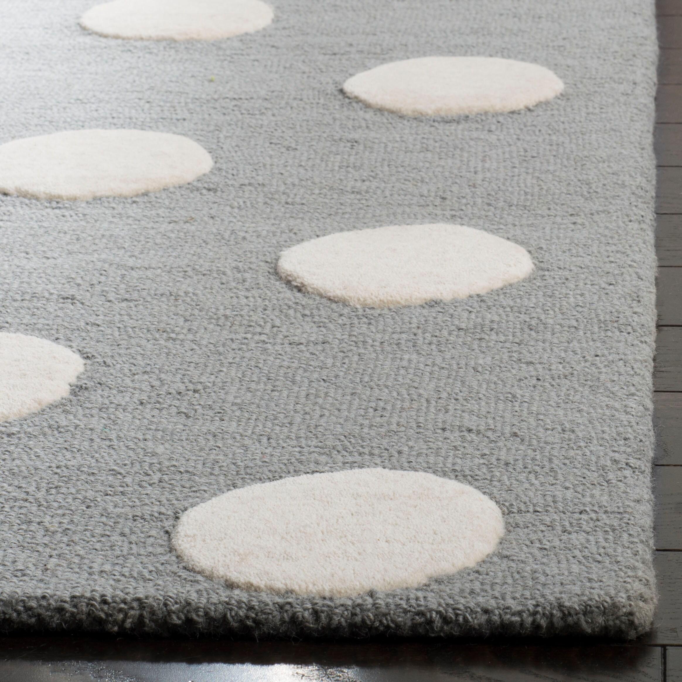 Safavieh Kids Polka Dots SFK904 Hand Tufted Indoor Accent Rug - Grey/Ivory - 4'x6' - Safavieh