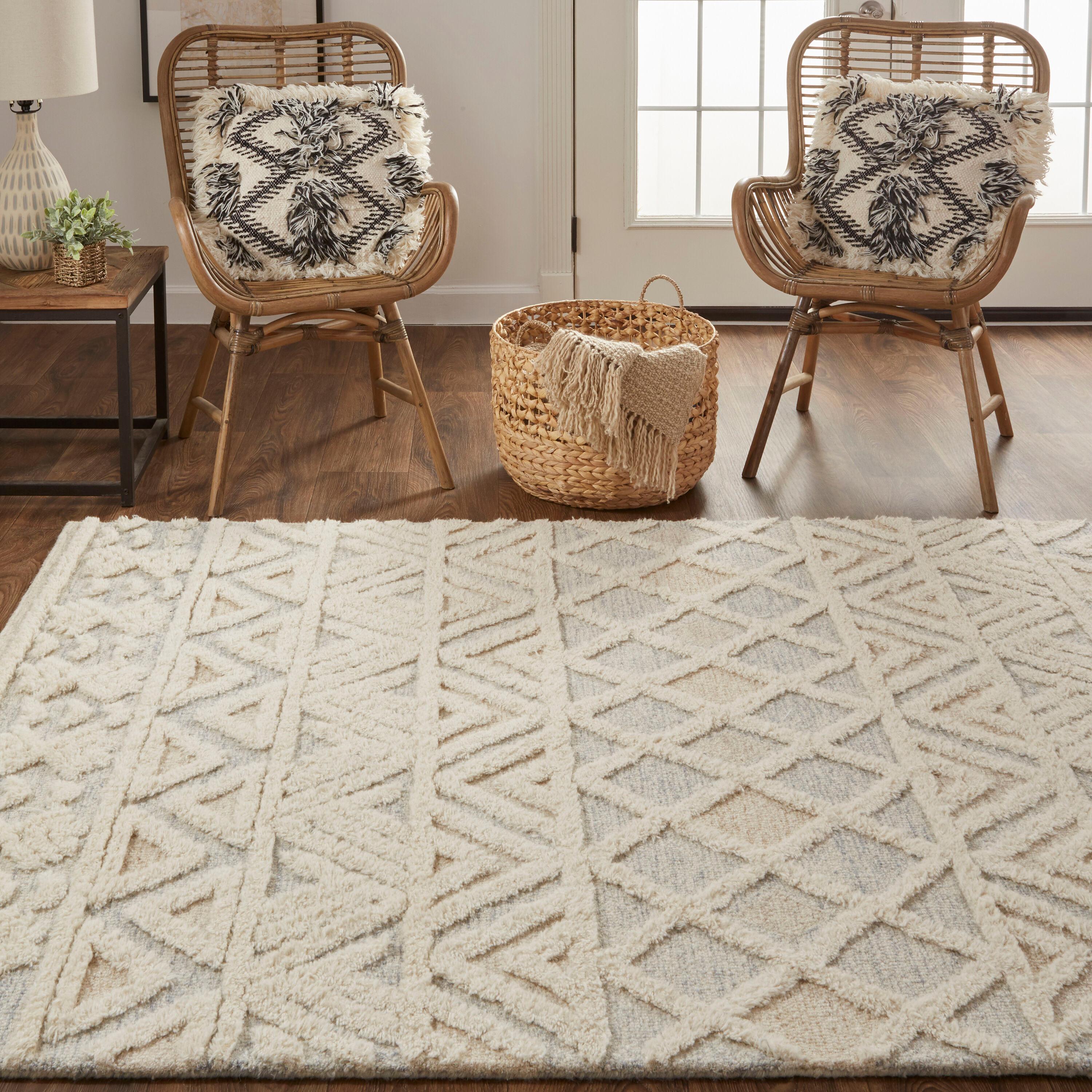 Elika 2' x 3' Blue and Ivory Wool Tufted Oval Rug