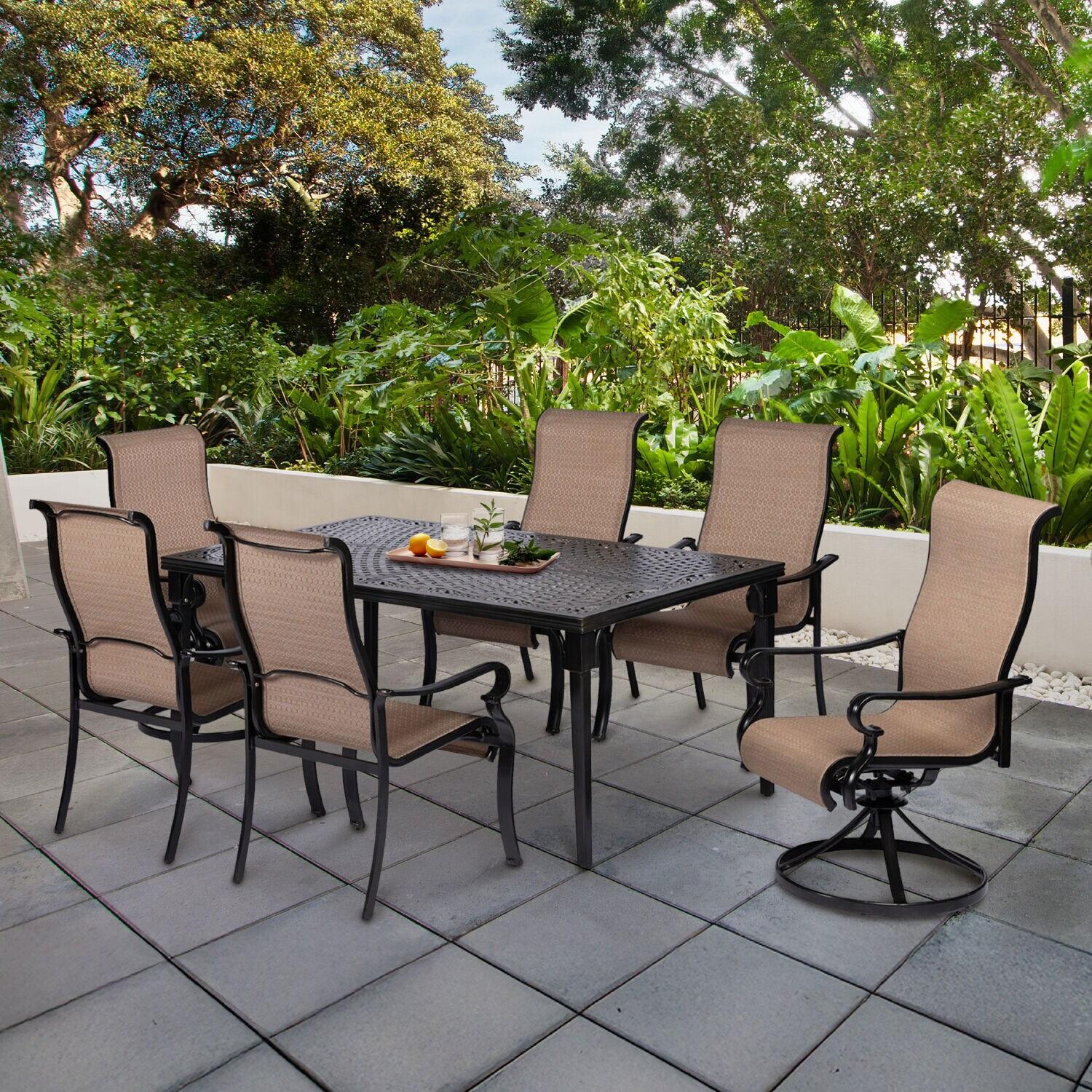 Hanover Brigantine Juego de Comedor Moderno para Exteriores de 7 Piezas / 4 Sillas con Cabestrillo, 2 Balancines Giratorios / Mesa con Tapa de 40'' x 70'' / Clima, Xido, Resistente a UV / Bronceado / BRIGDN7PCSW-2