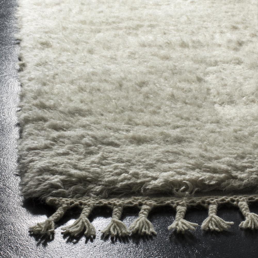 SAFAVIEH Casablanca Cennetig Solid Plush Wool Area Rug, Grey, 4' x 6'