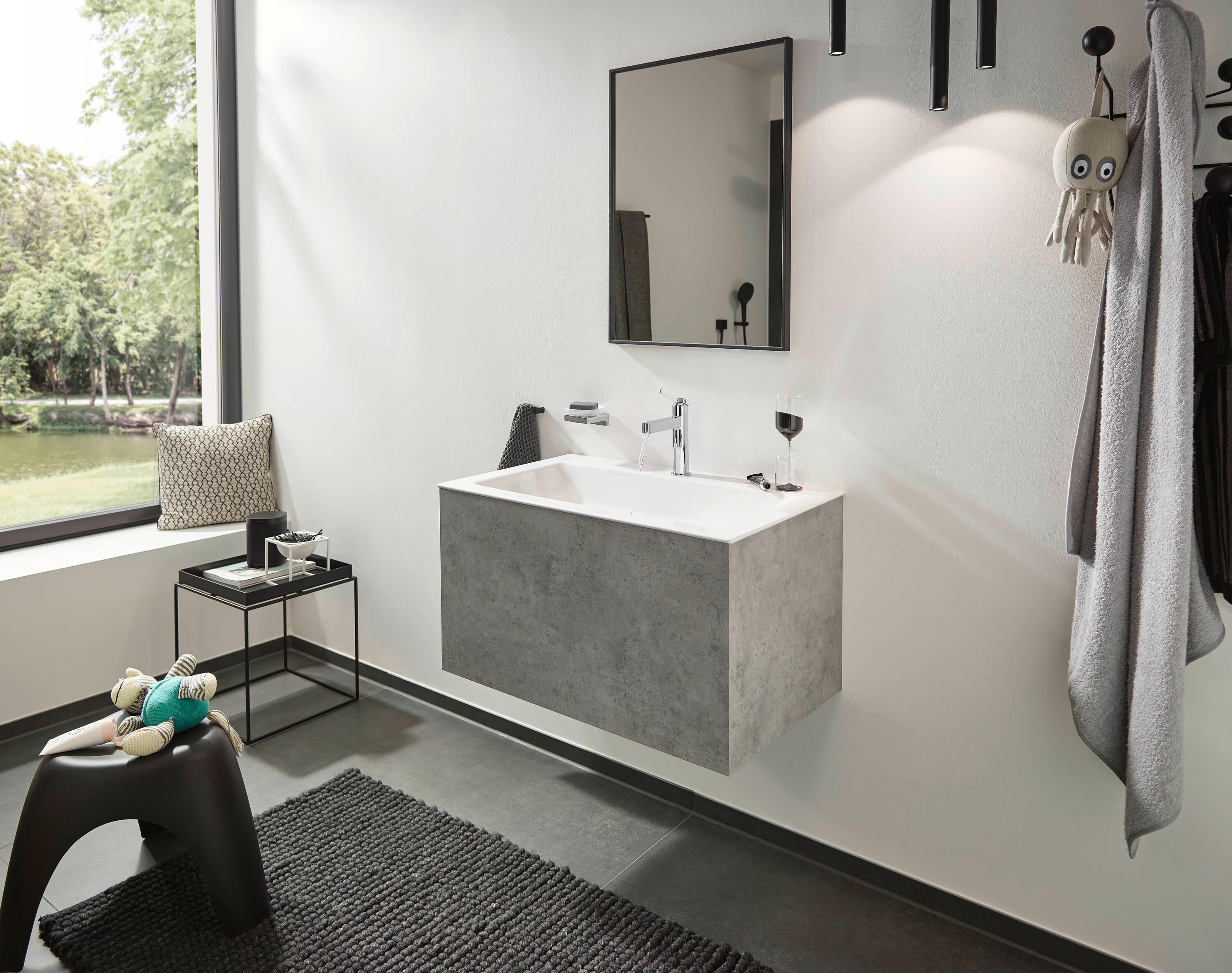 Finoris Single-Hole Faucet with Pop-Up Drain
