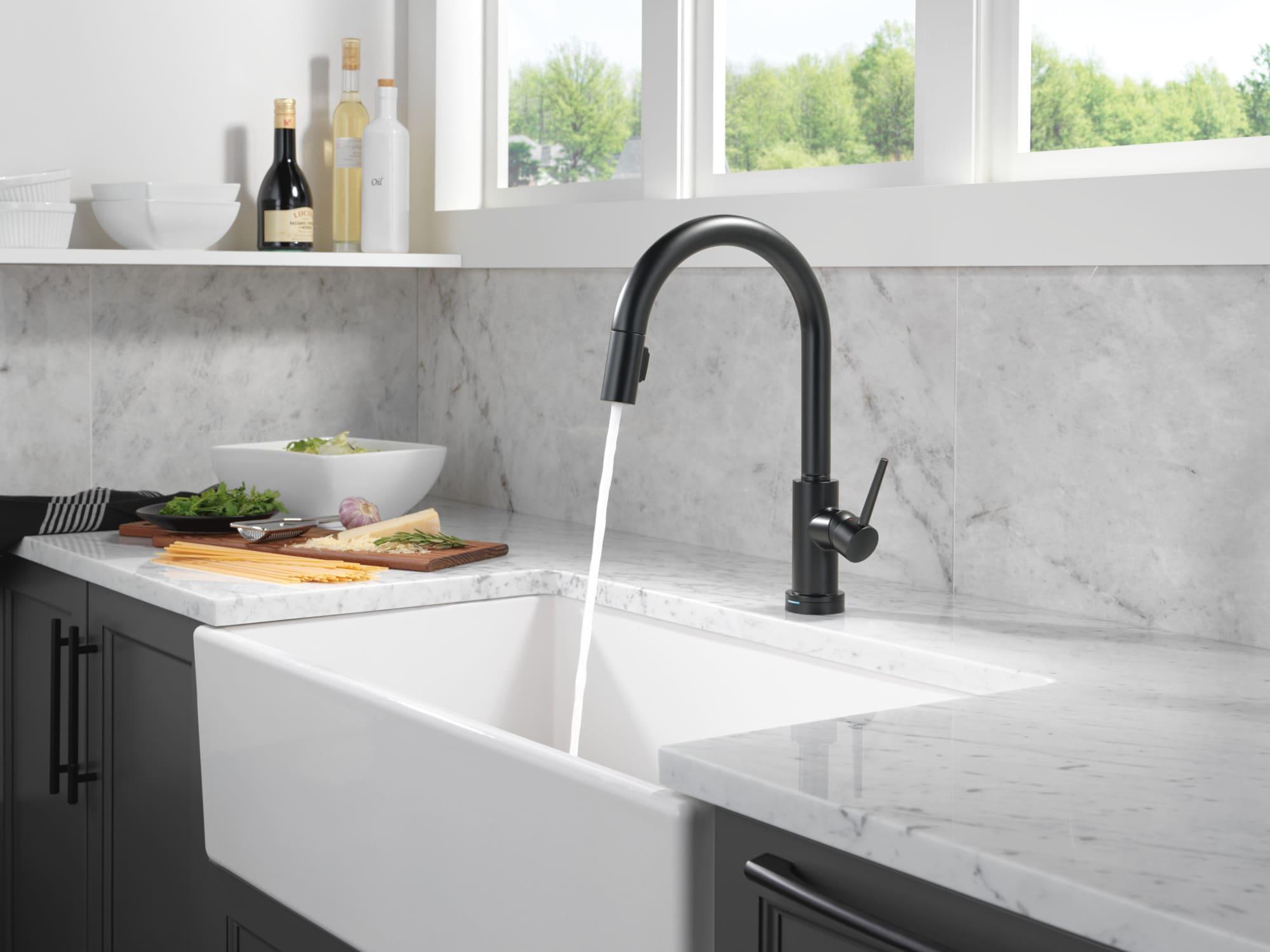 Trinsic Touch2O Kitchen Sink Faucet with Touchless Technology