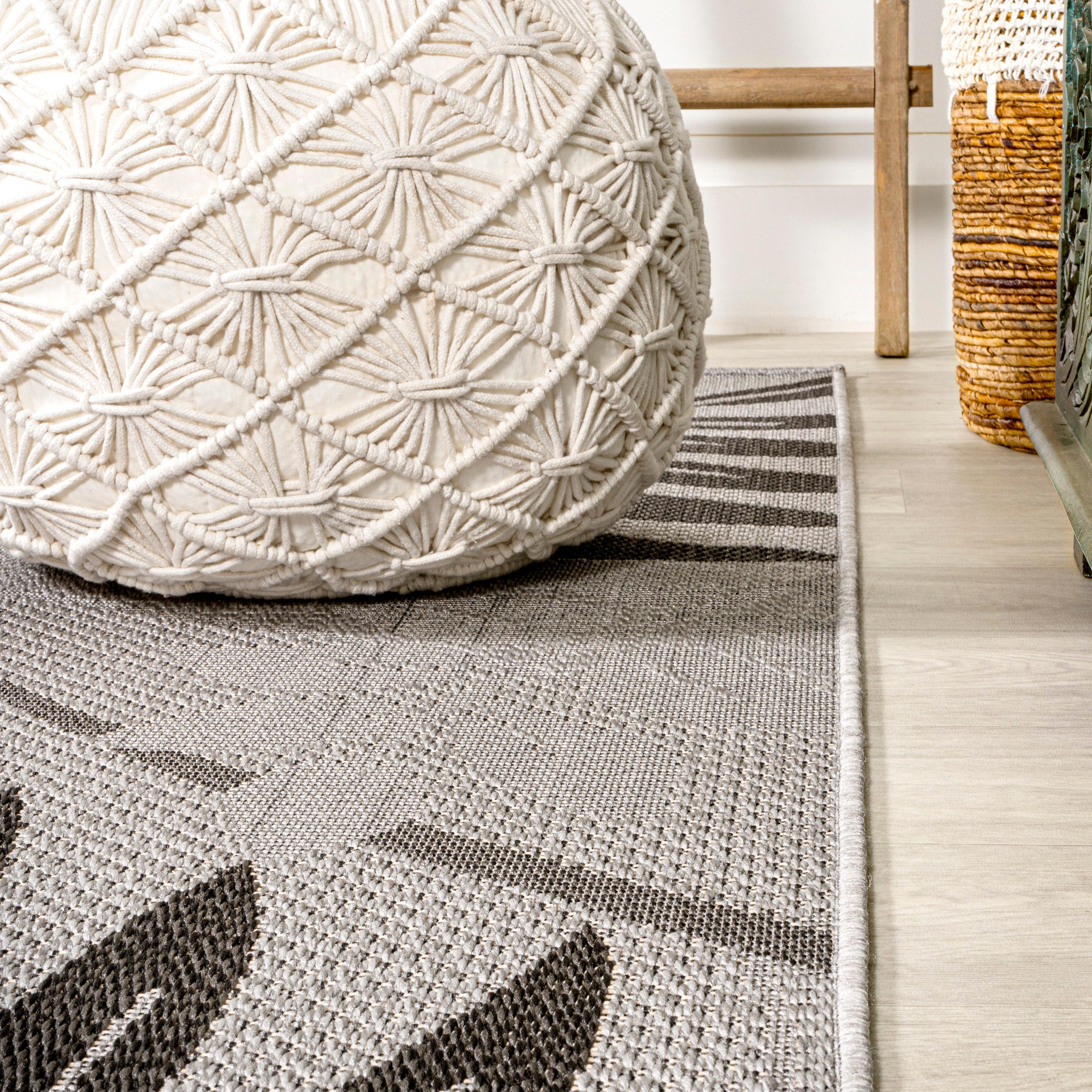 8' x 10' Havana Tropical Palm Leaf Indoor/Outdoor Area Rug, Gray/Black - JONATHAN Y
