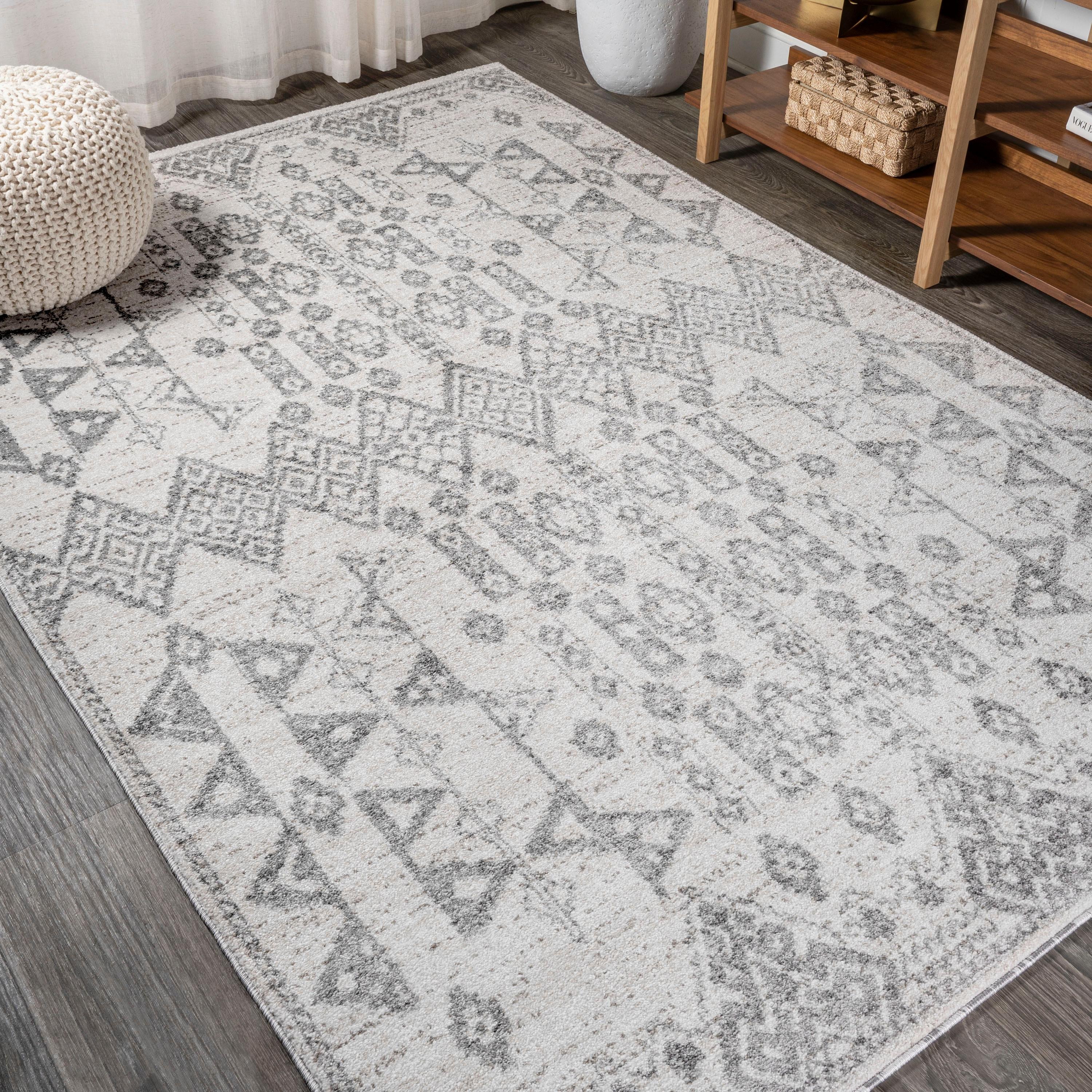 5'x8' Idris  Diamond Geometric Area Rug, Gray/Beige - JONATHAN Y