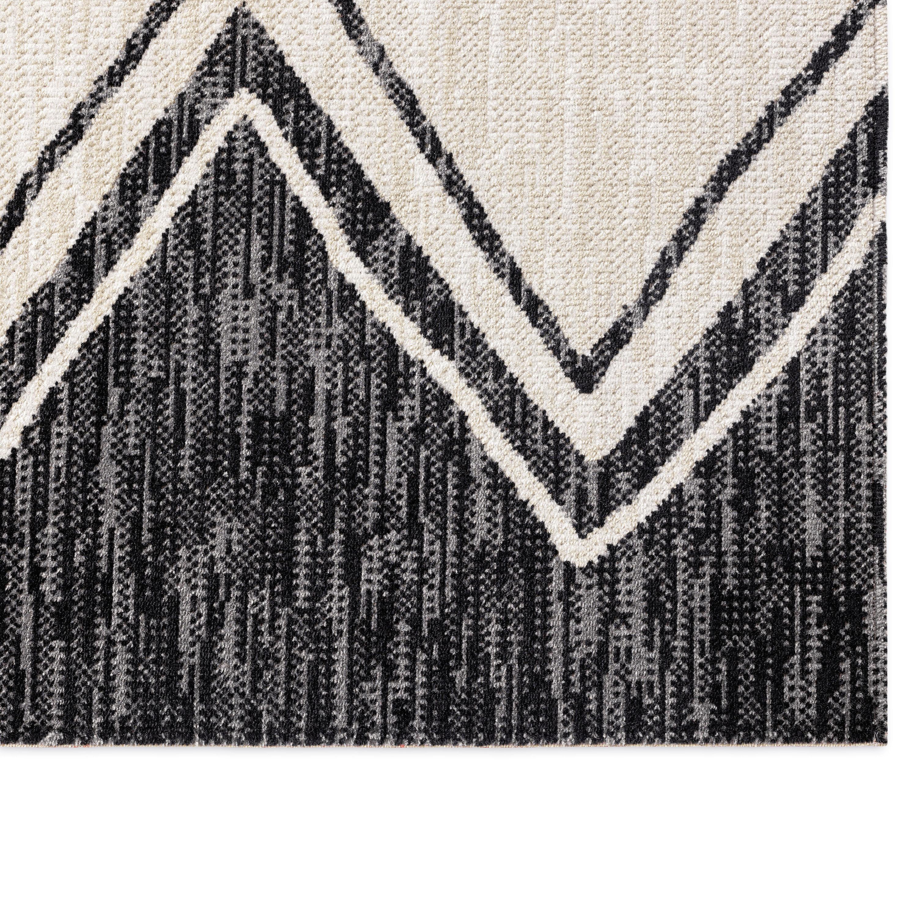 Nicole Miller New York Leon Patio Sofia Indoor/Outdoor Area Rug, Black/Ivory