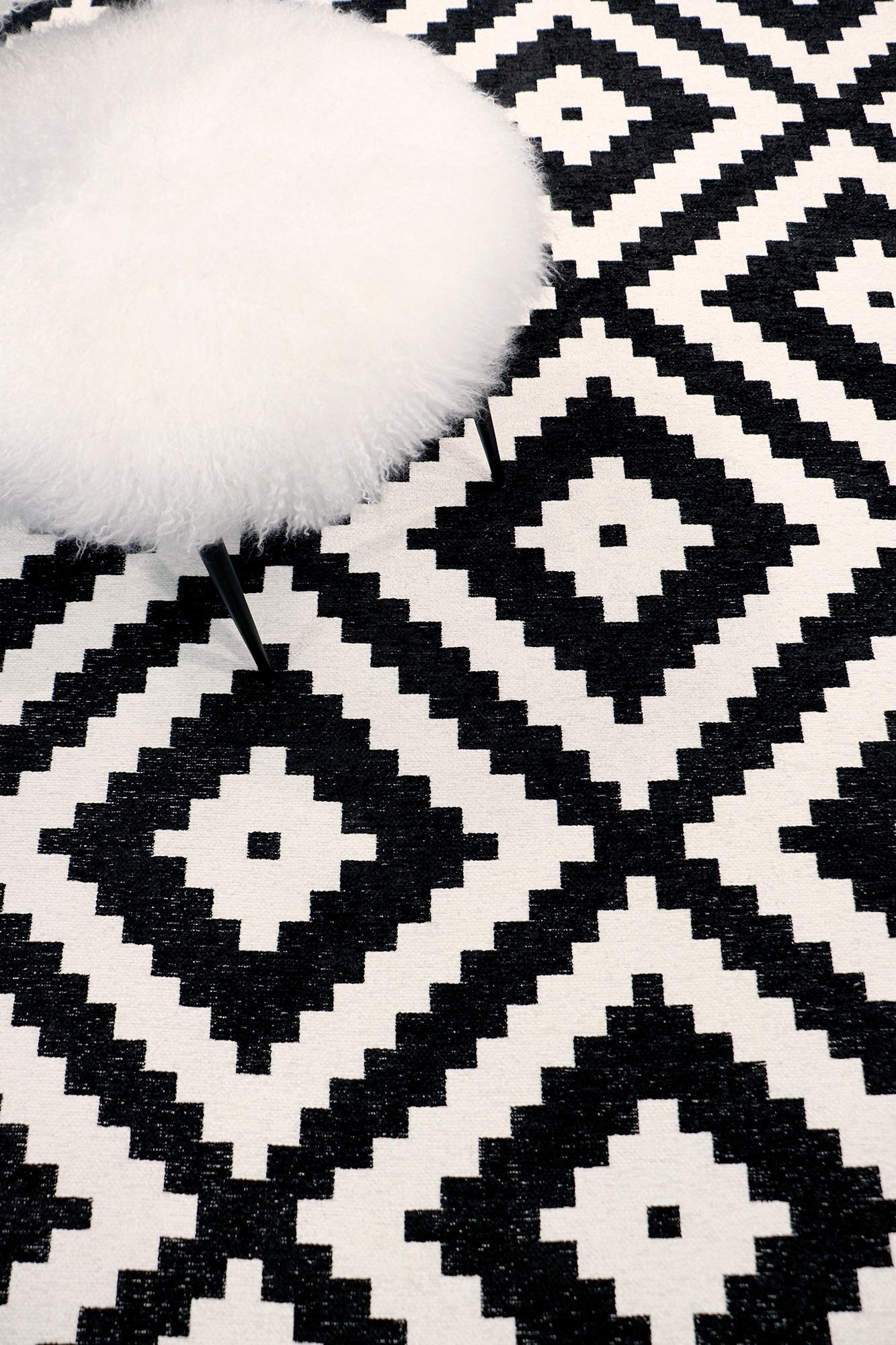 Pasargad Geometric Black/White Area Rug