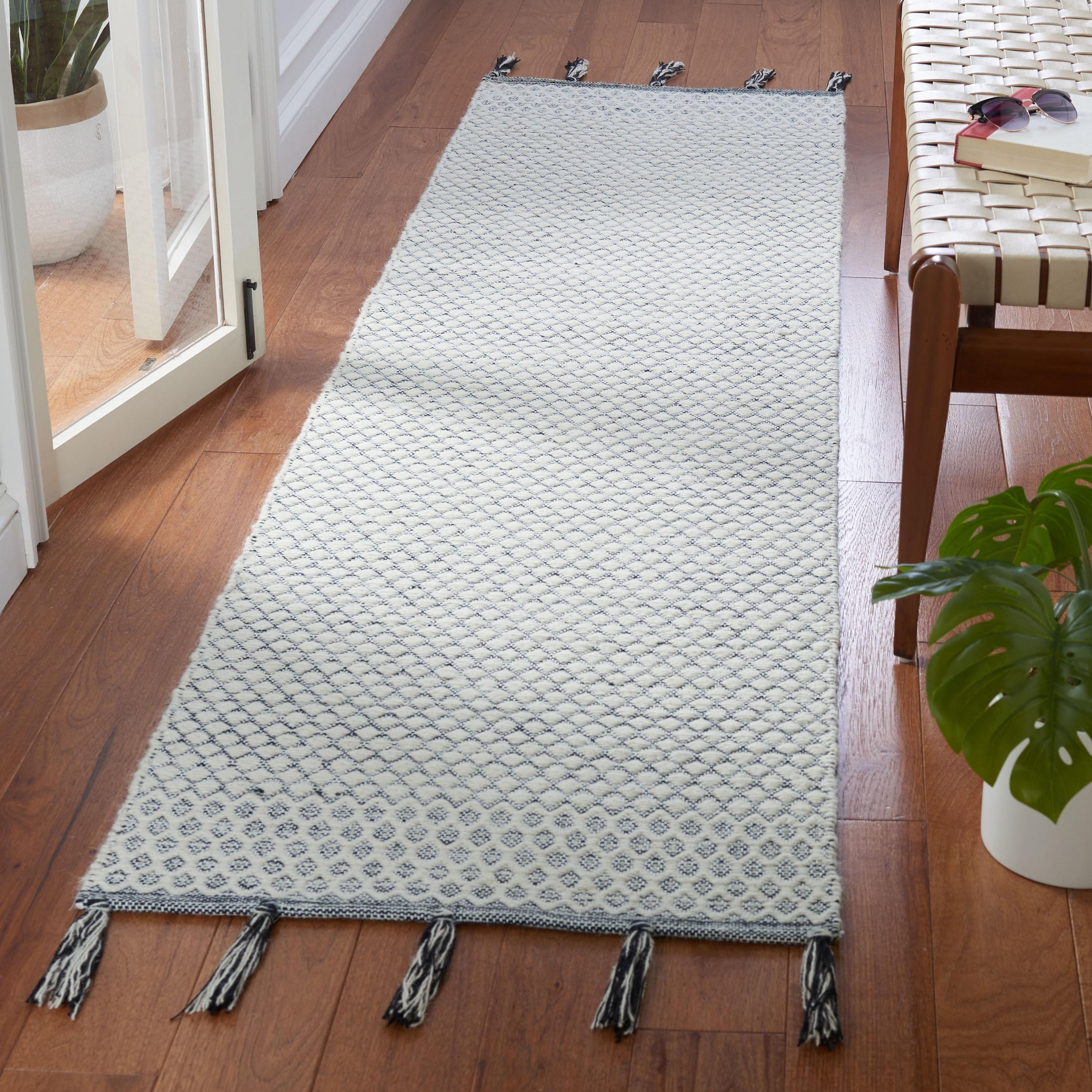 Montauk MTK813 Hand Woven Runner Rug - Ivory/Black - 2'3"x9' - Safavieh.