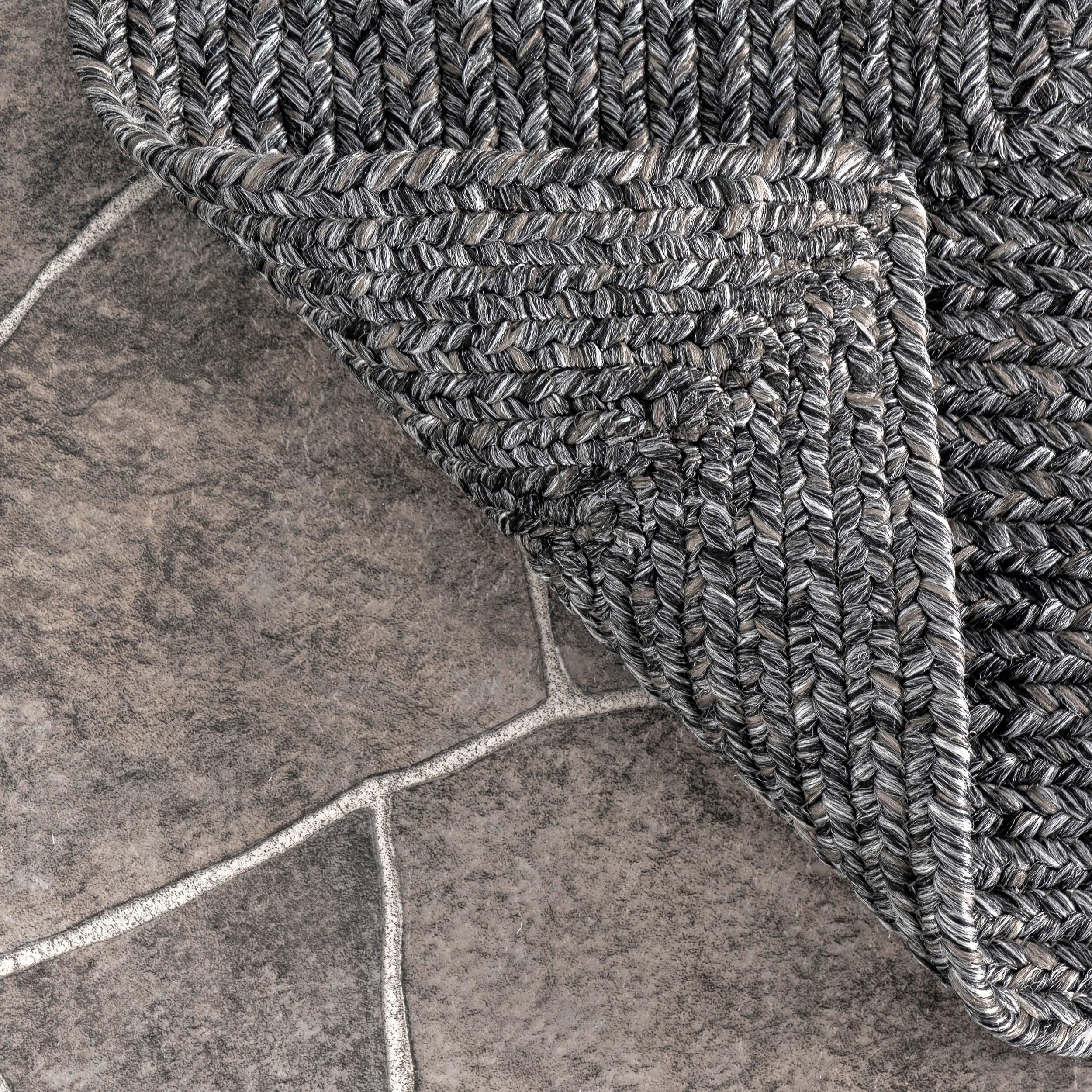 nuLOOM Wynn Braided Indoor/Outdoor Charcoal 2' x 3' Casual Area Rug
