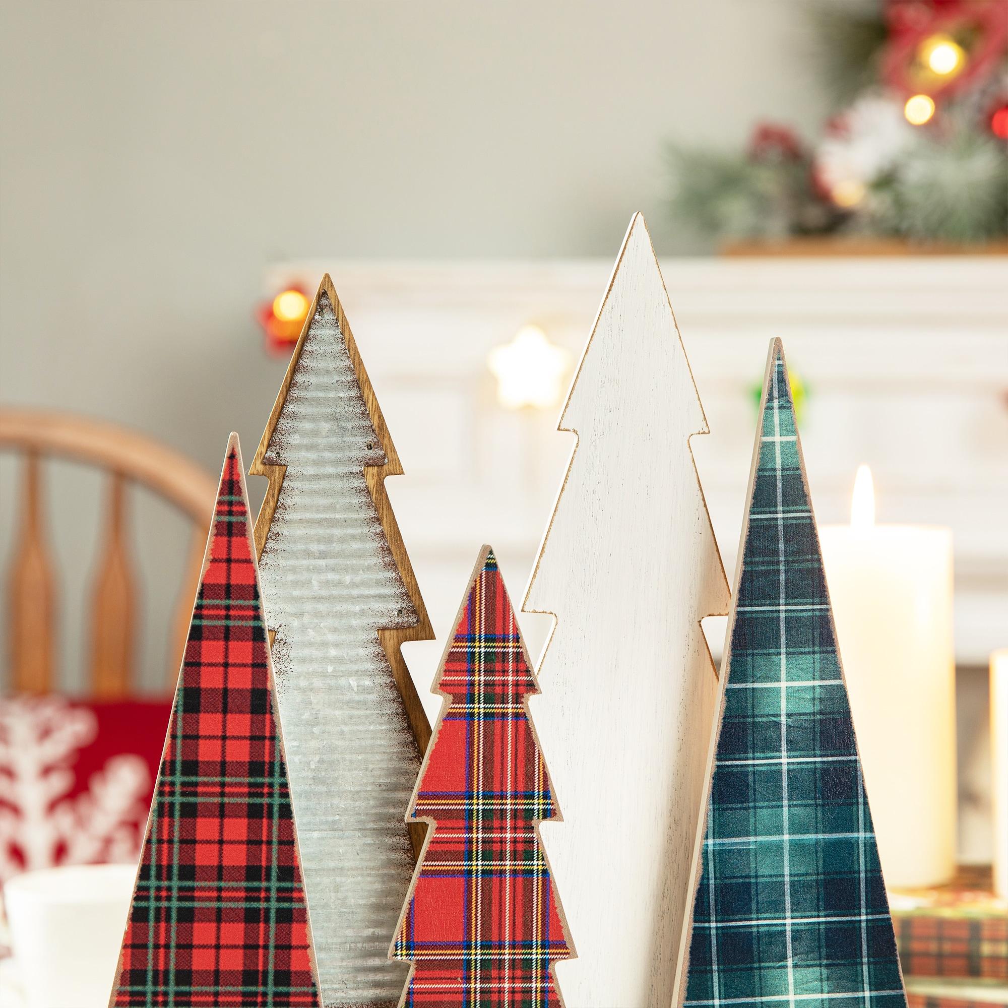 Rustic Farmhouse Wooden Christmas Tree Cluster with Berries and Pine Cones