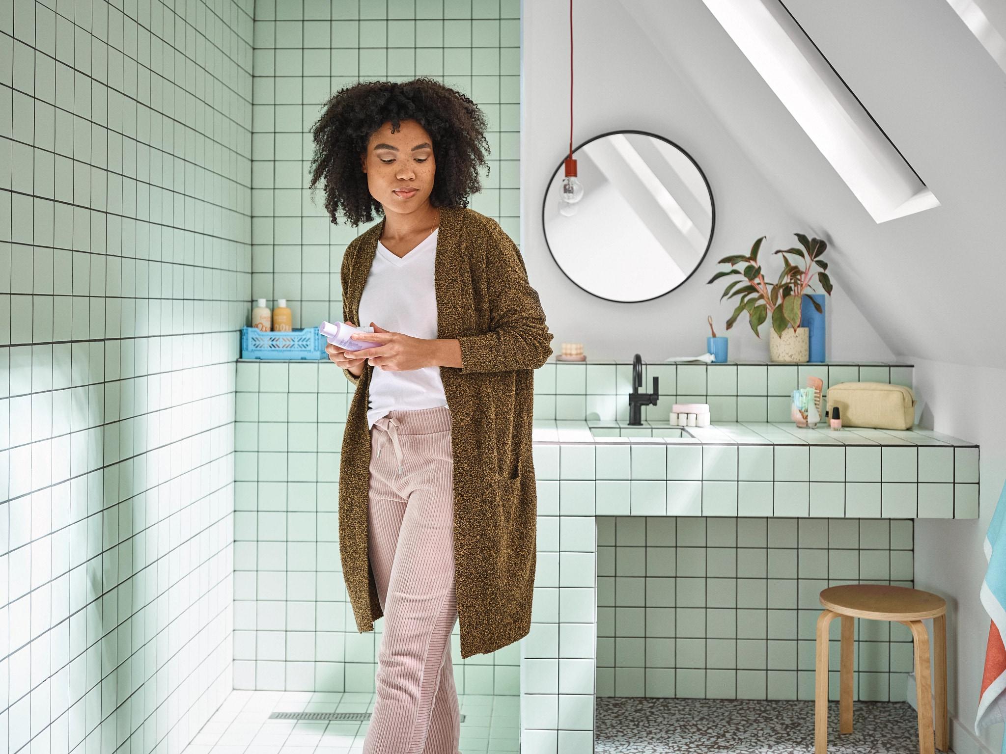 Cia Single Hole Bathroom Faucet, Modern One Handle Bathroom Sink Faucet with Drain Assembly