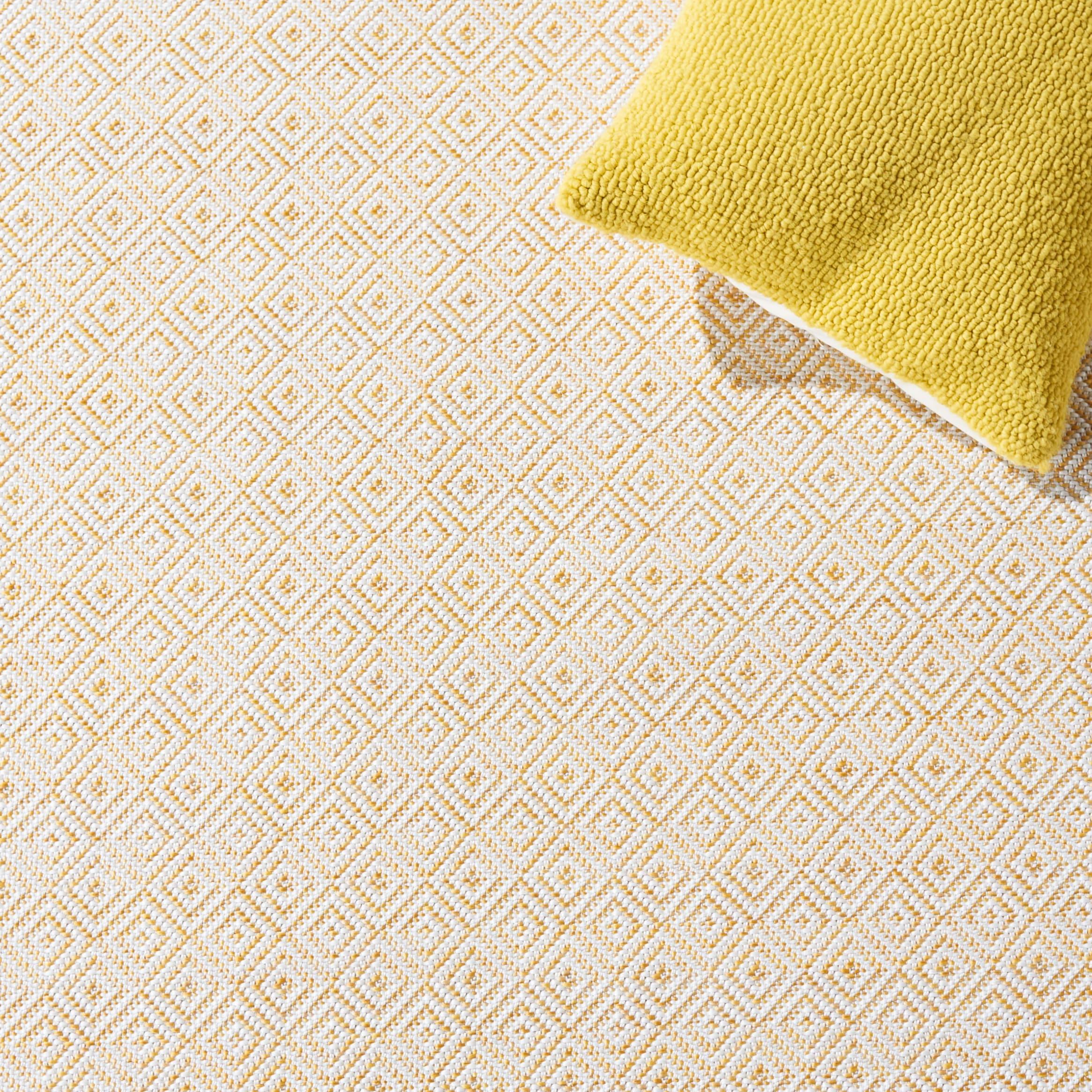 Hampton HTN230 Indoor/Outdoor Machine Made Area Rug - 6'5"x6'5" - Yellow - Safavieh