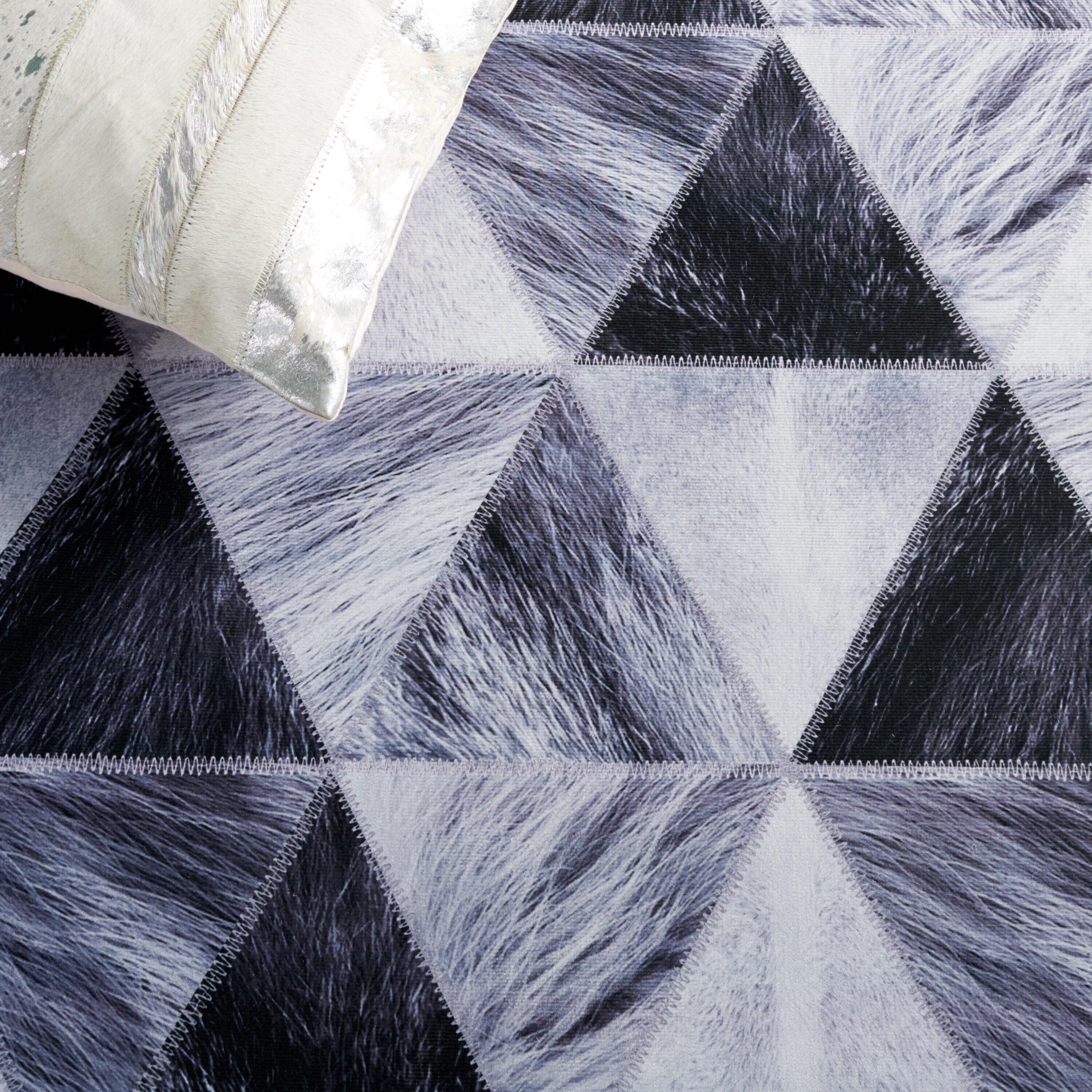 SAFAVIEH Faux Hide Daffodil Diamond Area Rug, Light Grey/Dark Grey, 3' x 5'