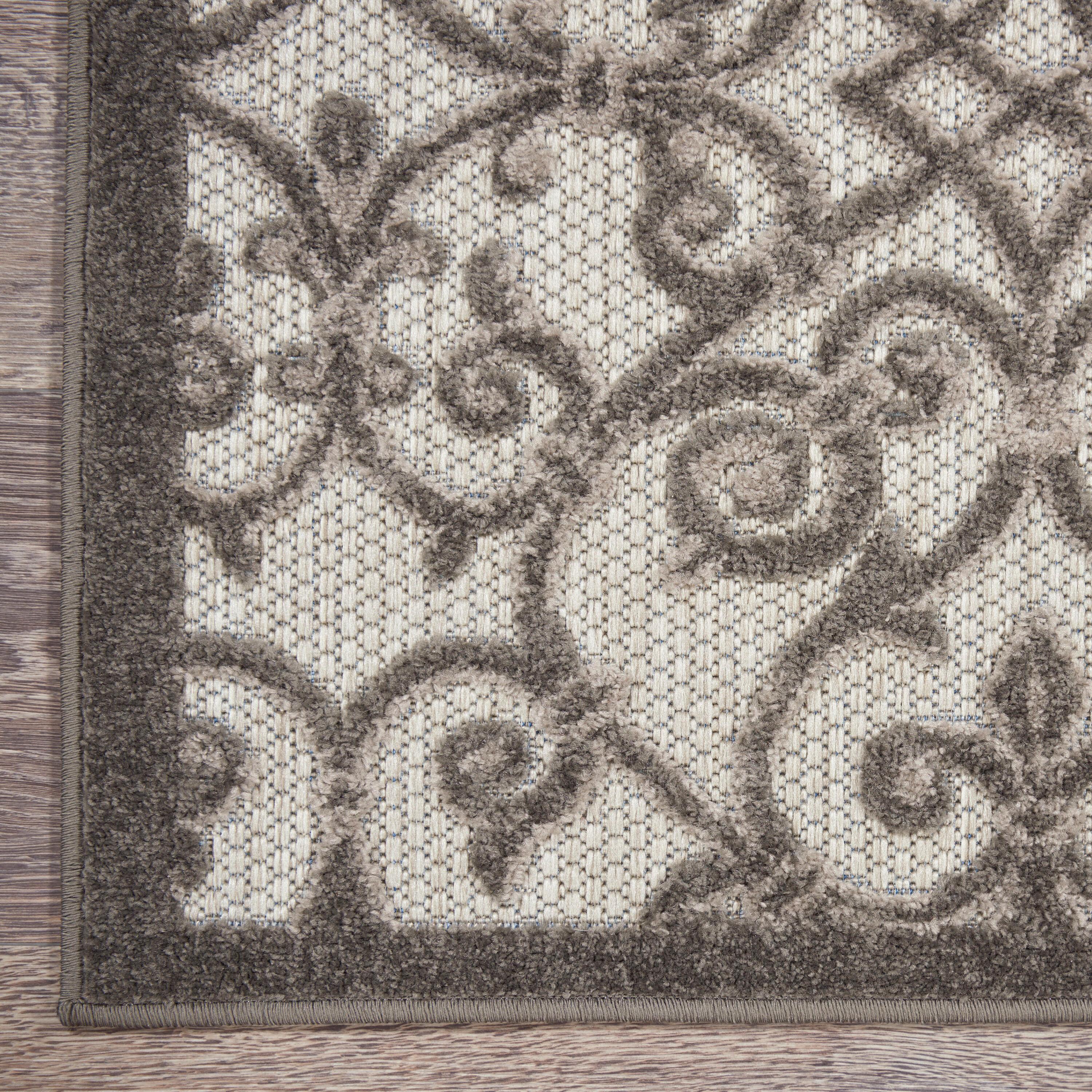 Lark Manor™ Isalia Floral Indoor / Outdoor Rug