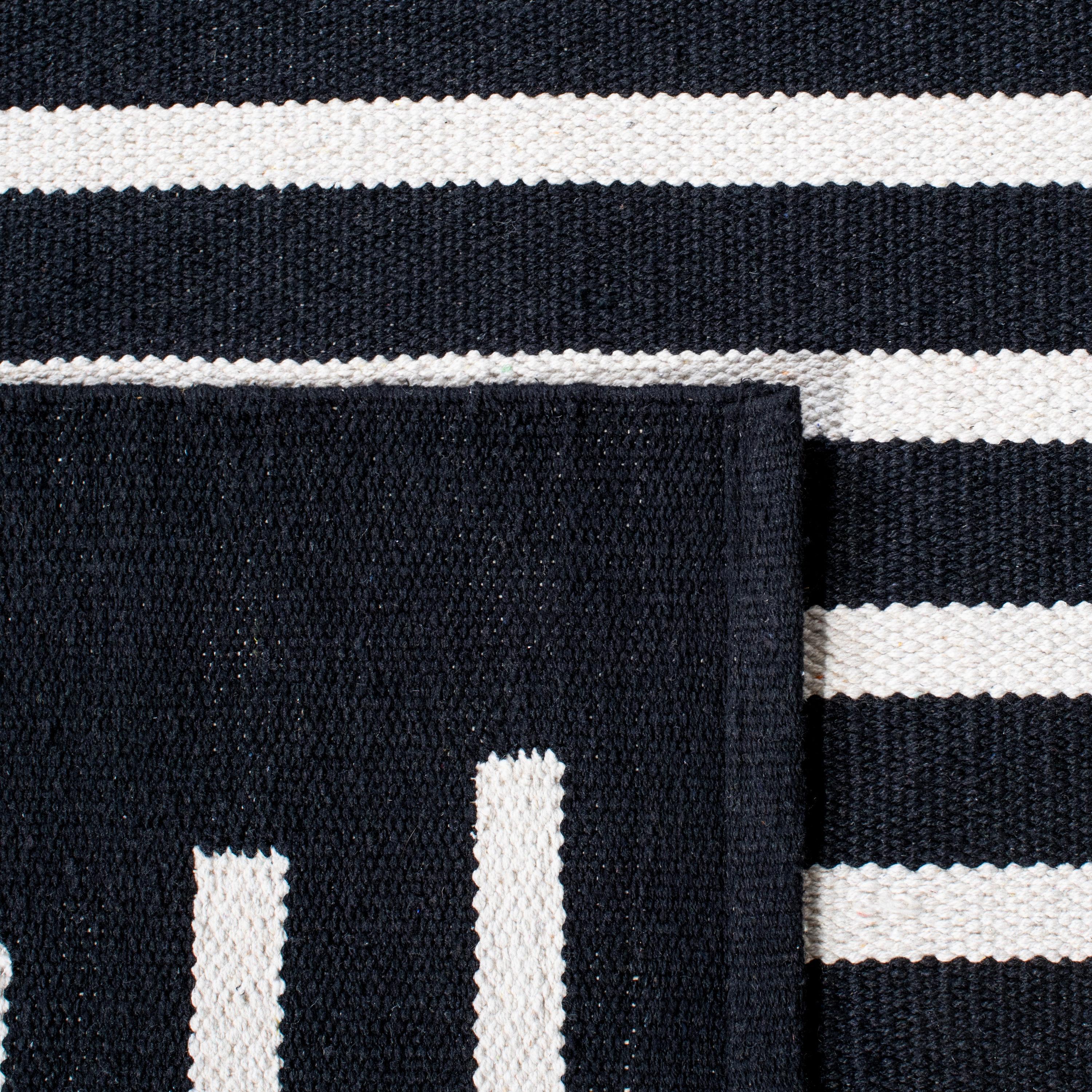Montauk MTK313 Hand Woven Indoor Area Rug - Black/Ivory - 6'x6' - Safavieh