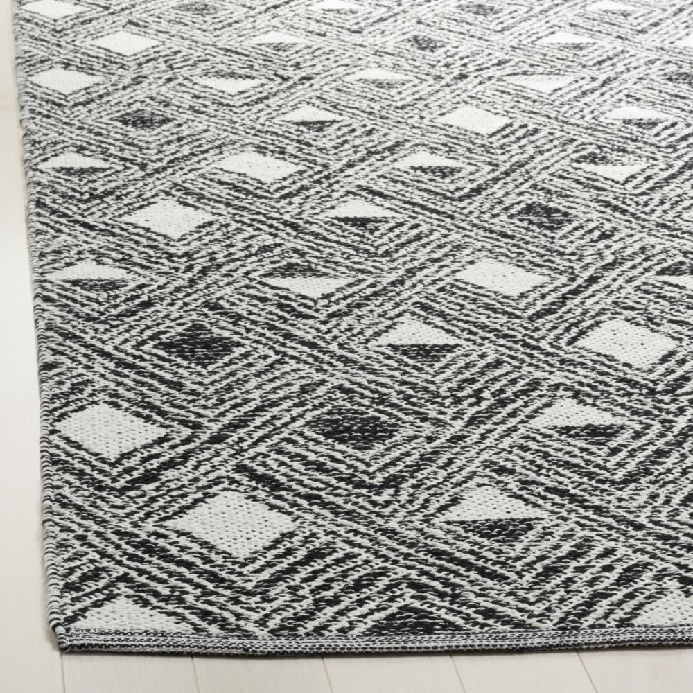 Montauk MTK614 Hand Woven Indoor Area Rug - Black/Ivory - 5'x8' - Safavieh.