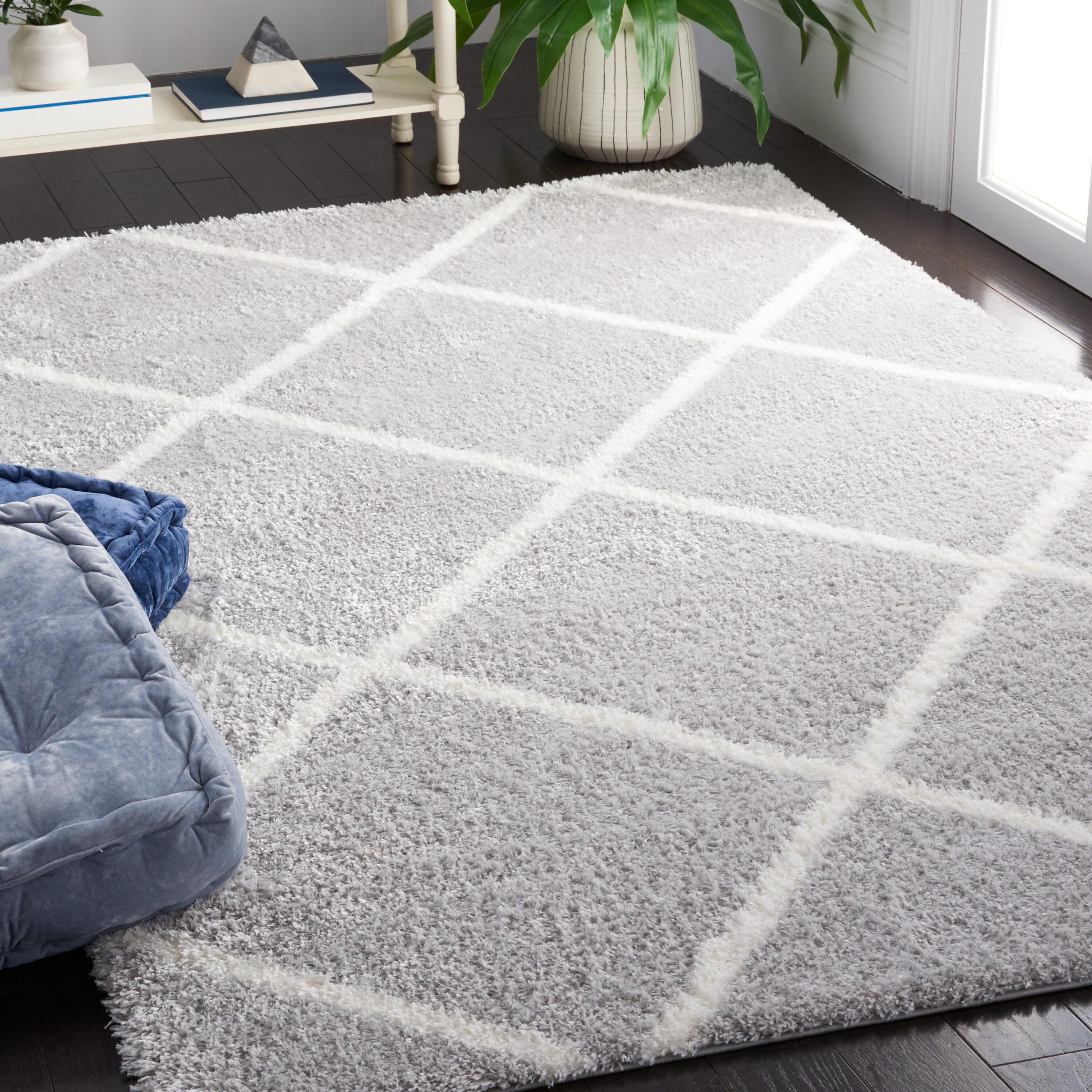Tahoe Shag THO676 Power Loomed Area Rug - Light Grey/White - 5'x7' - Safavieh.