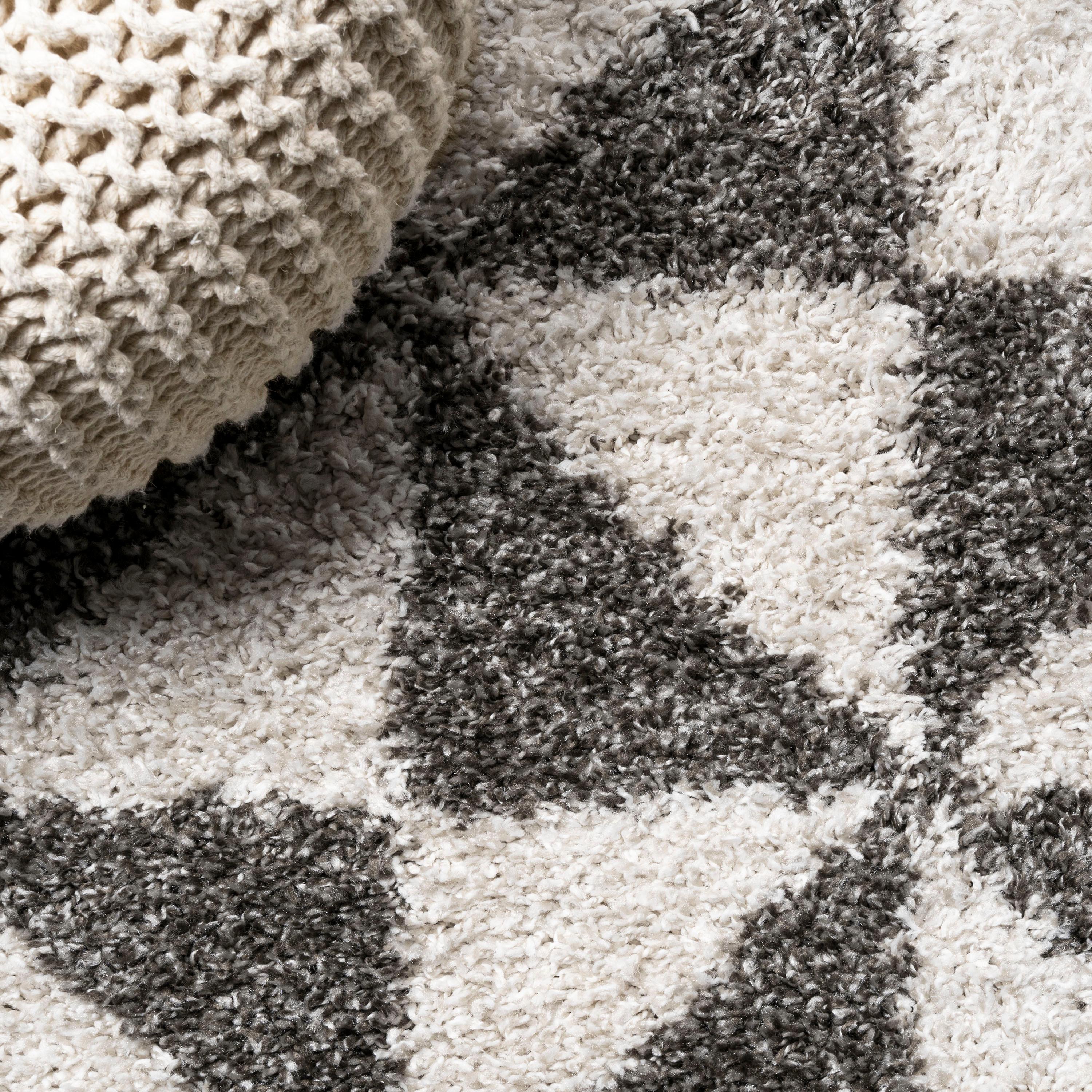 4'x6' Alcudia Geometric Shag Area Rug, Beige/Dark Gray - JONATHAN Y
