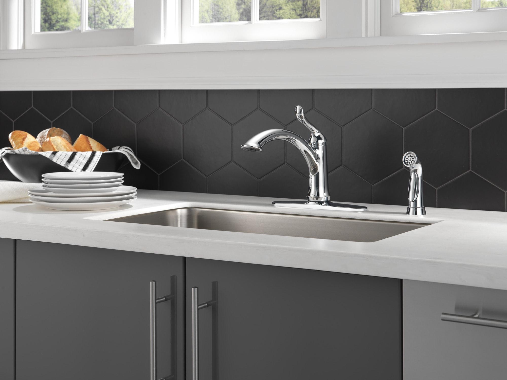Linden Pull Out Sprayer Kitchen Sink Faucet, Single Handle Kitchen Faucet