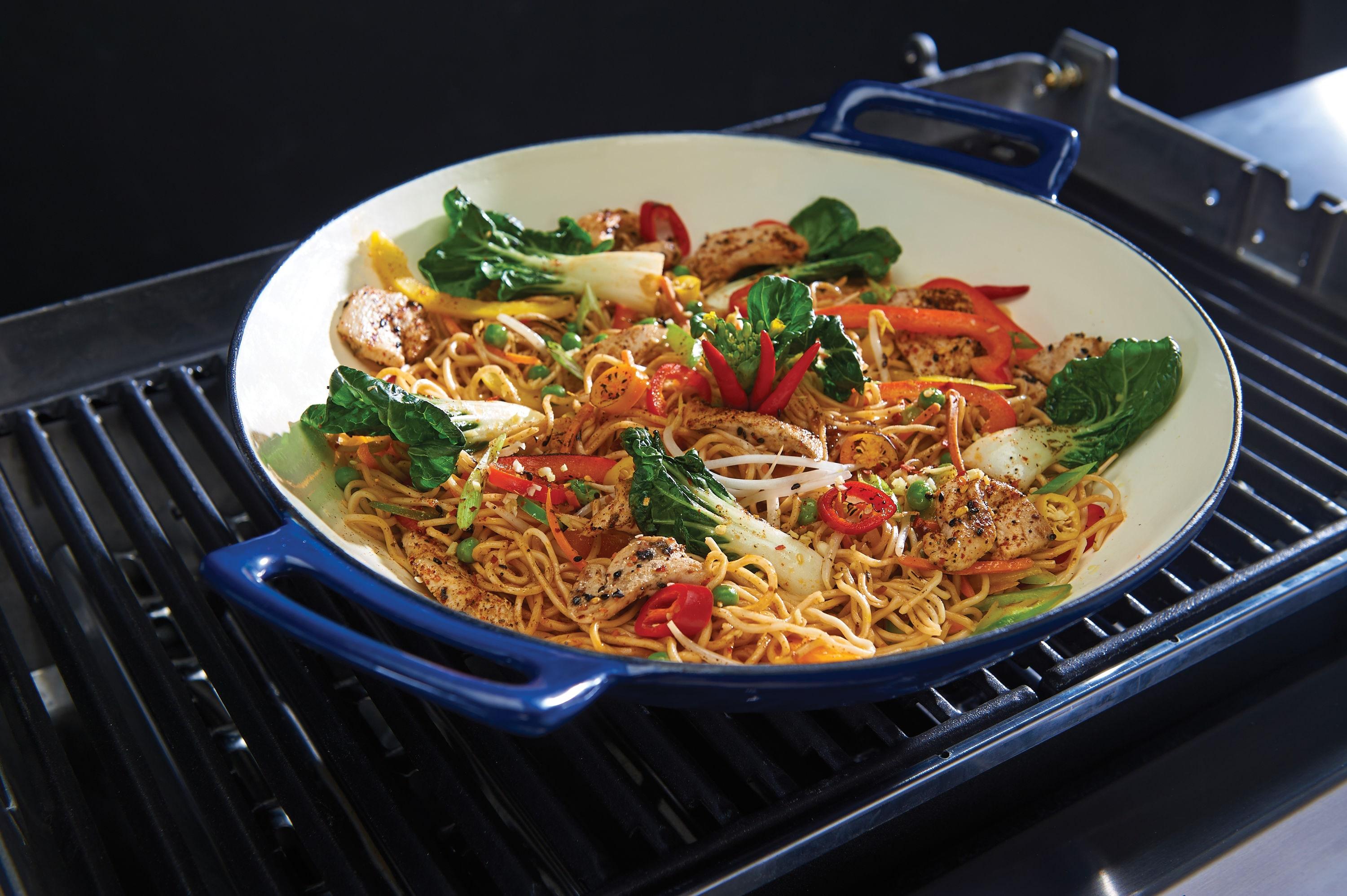 Broil King Porcelain Cast Iron Wok