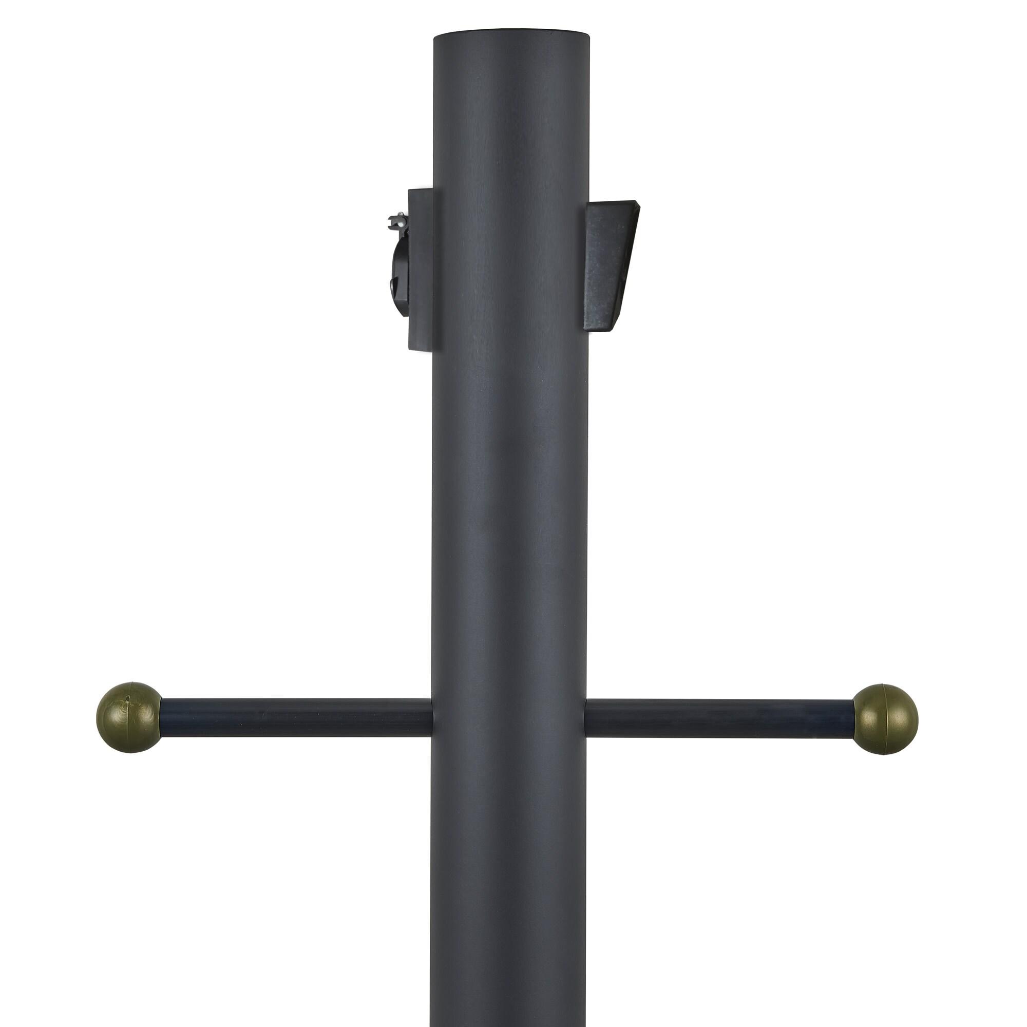 Design House,589812 Poste de Lámpara Tradicional para Exteriores con Brazo Cruzado de Plástico, Instalación de Enterramiento Directo, Toma de Corriente Incorporada y Sensor Fotocular Del Anochecer Al Amanecer en Negro