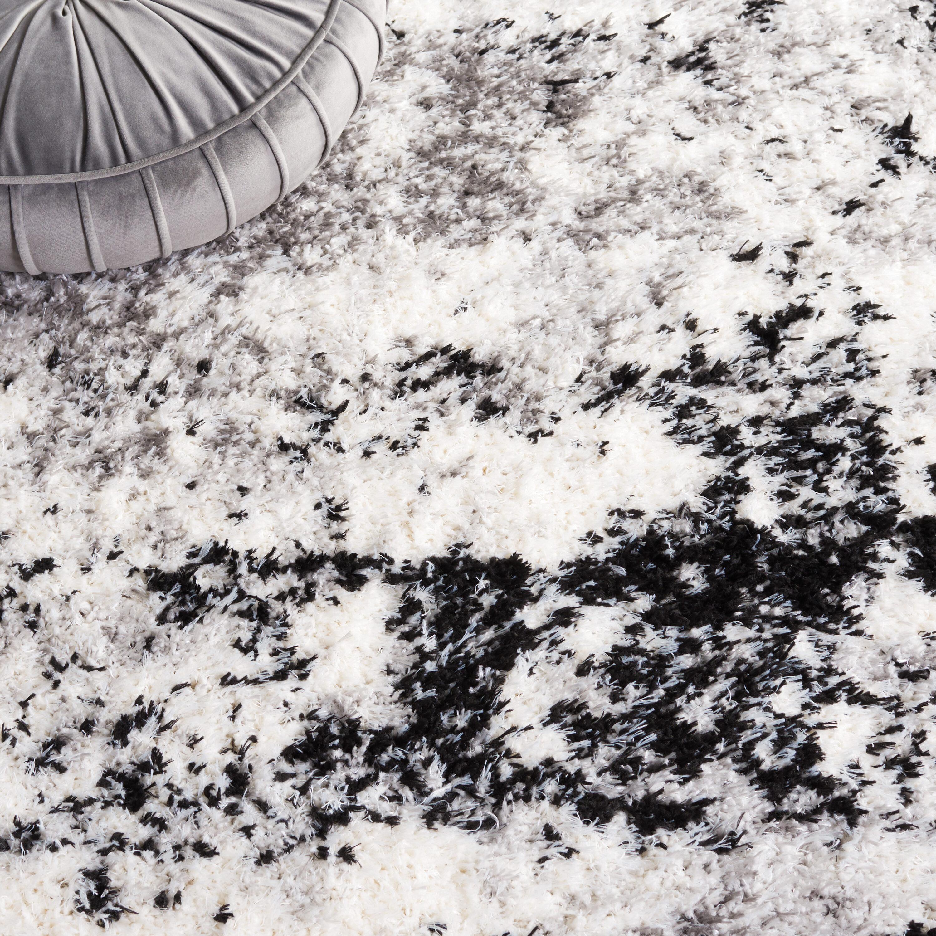 SAFAVIEH Lindsay Edna Distressed Polyester Shag Area Rug, Grey/Black Ivory, 5'3" x 7'6"