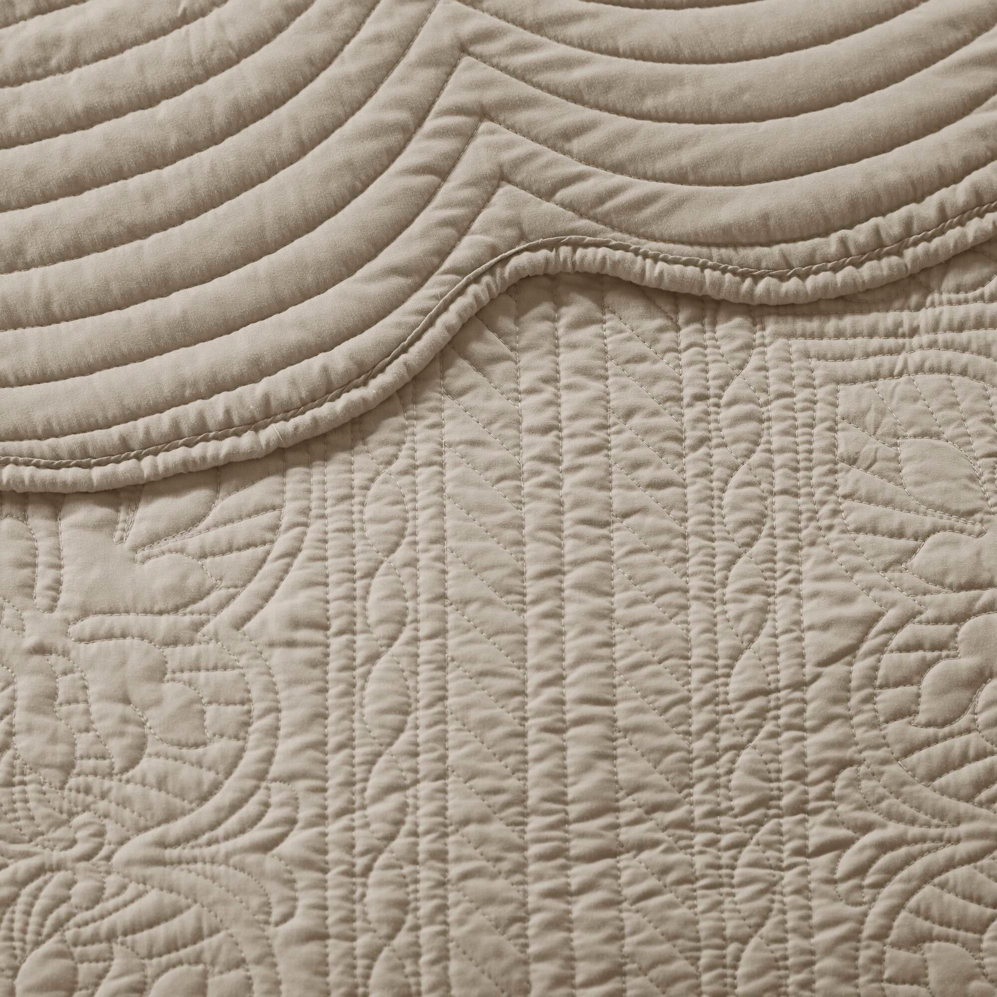 Madison Park Tuscany Scalloped Edge Quilt Set