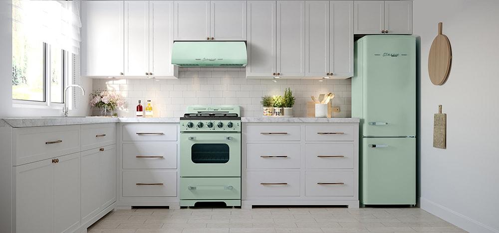 Classic Retro 24" 500 CFM Ducted Under Cabinet Range Hood with Stainless Steel Baffles and Light