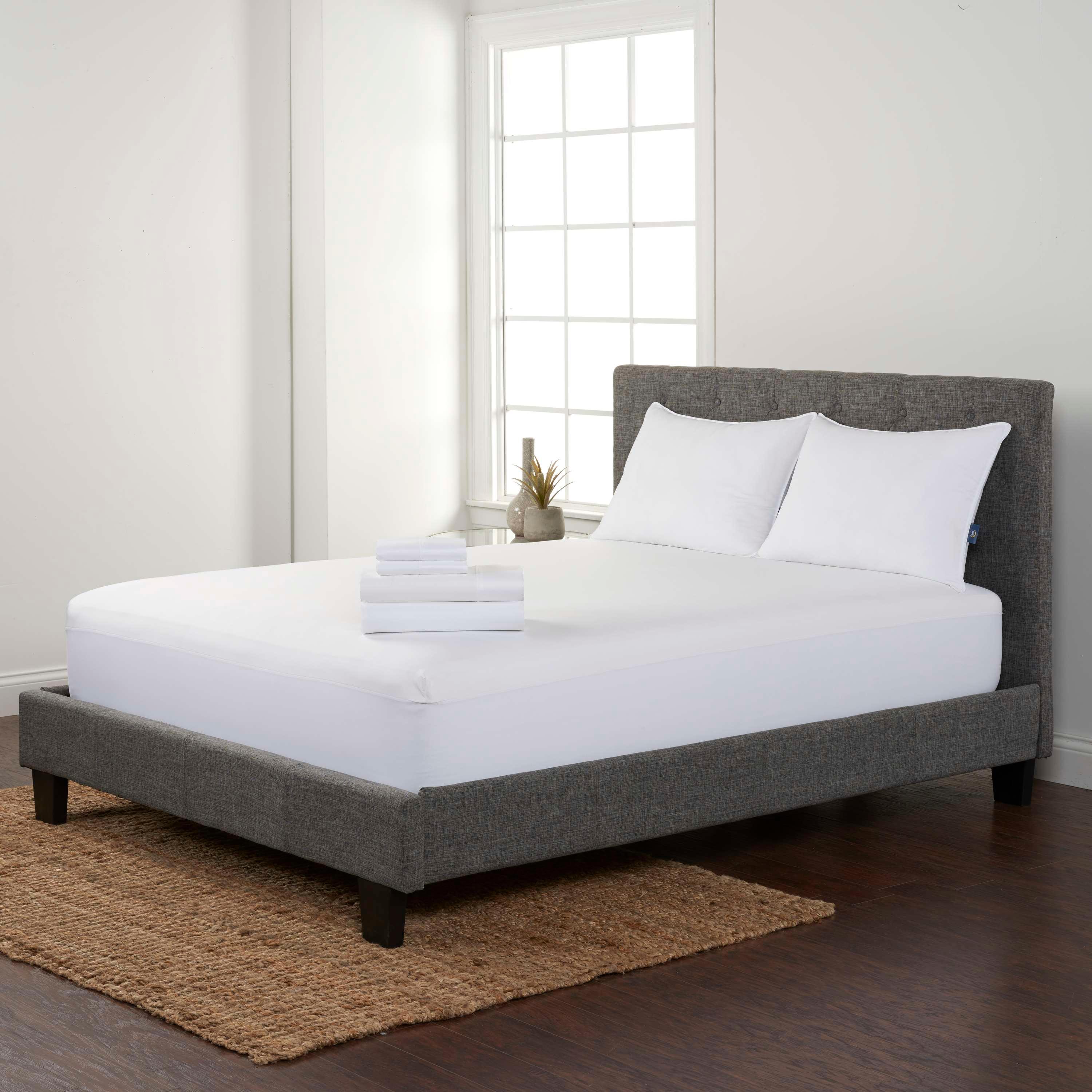 Classic White California King 7-Piece Polyester Bedding Set