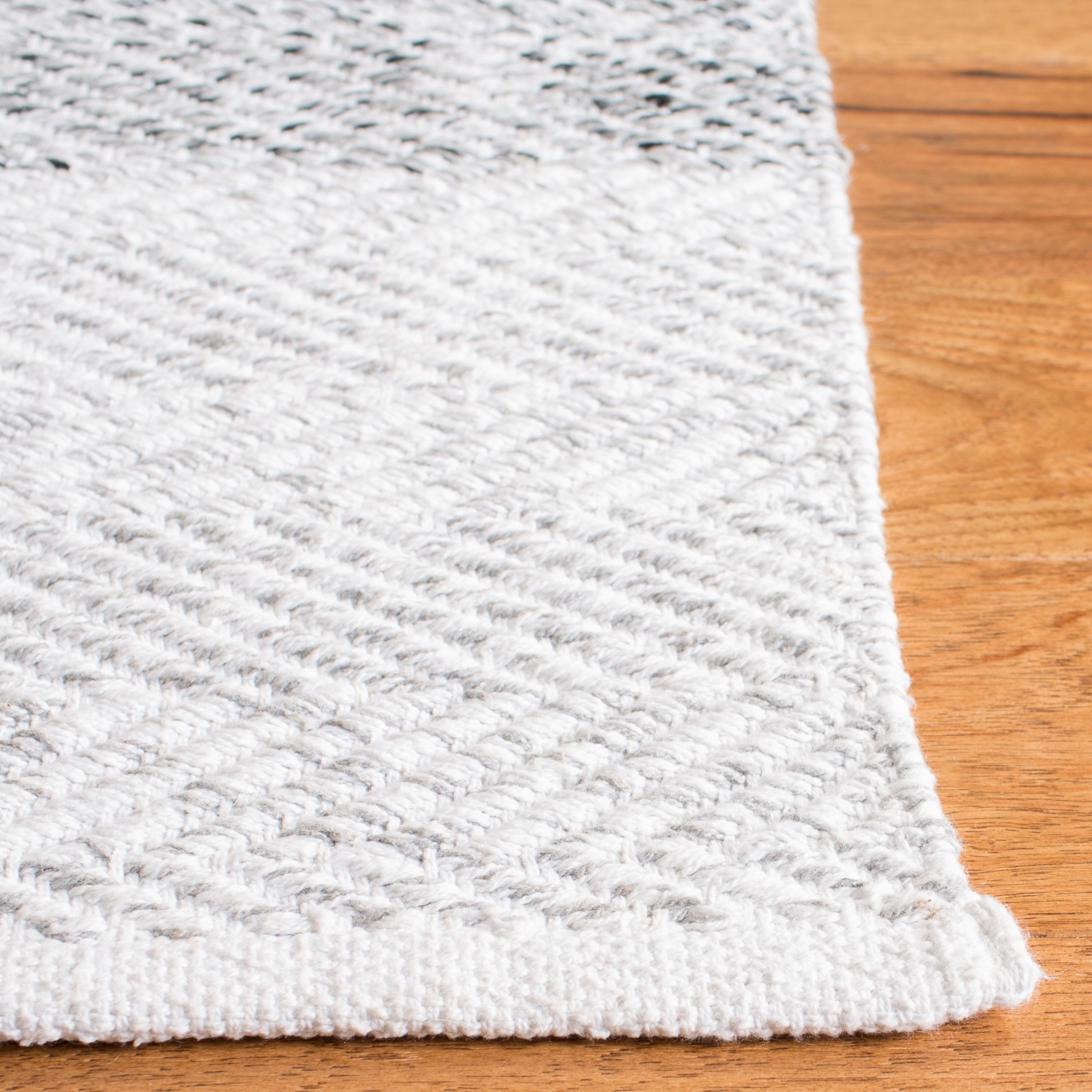 Nantucket NAN148 Hand Loomed Indoor Accent Rug - Ivory/Charcoal - 3'x5' - Safavieh