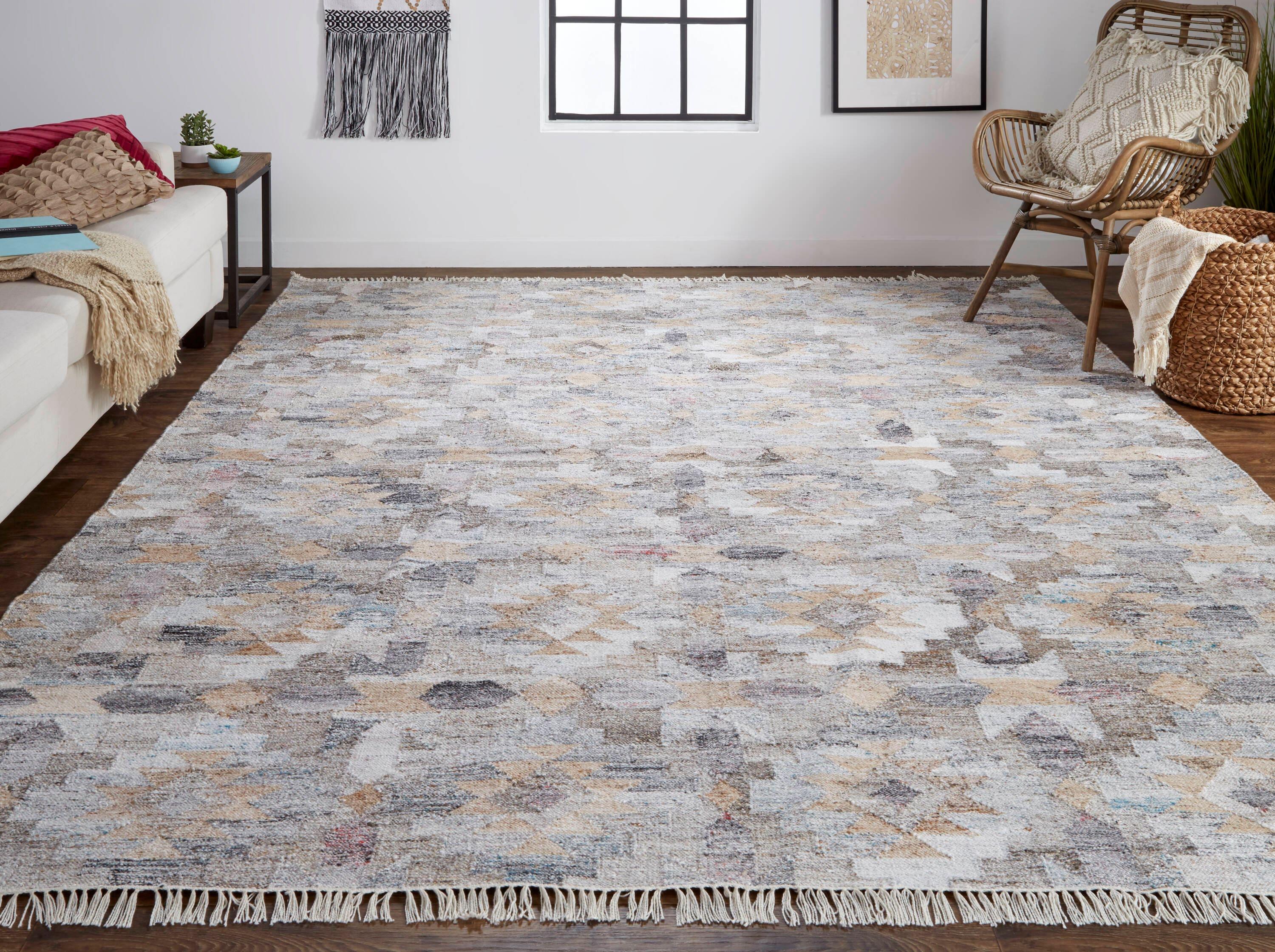 Eco-Friendly Geometric Gray Synthetic 24" Rug