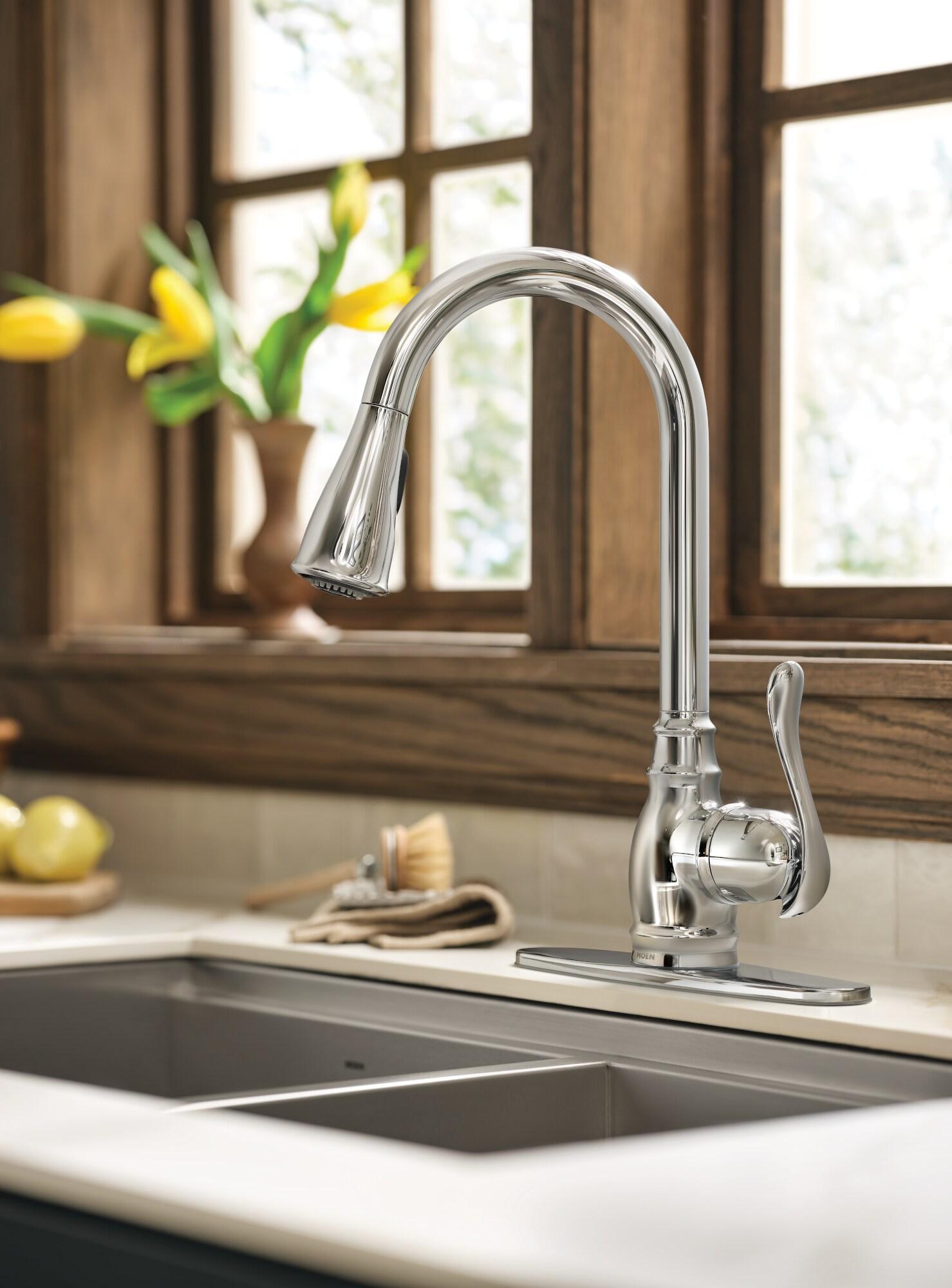 Moen Anabelle Chrome Single Handle Deck-mount Pull-down Kitchen Faucet with Sprayer ( Deck Plate Included ) (Soap Dispenser Included)