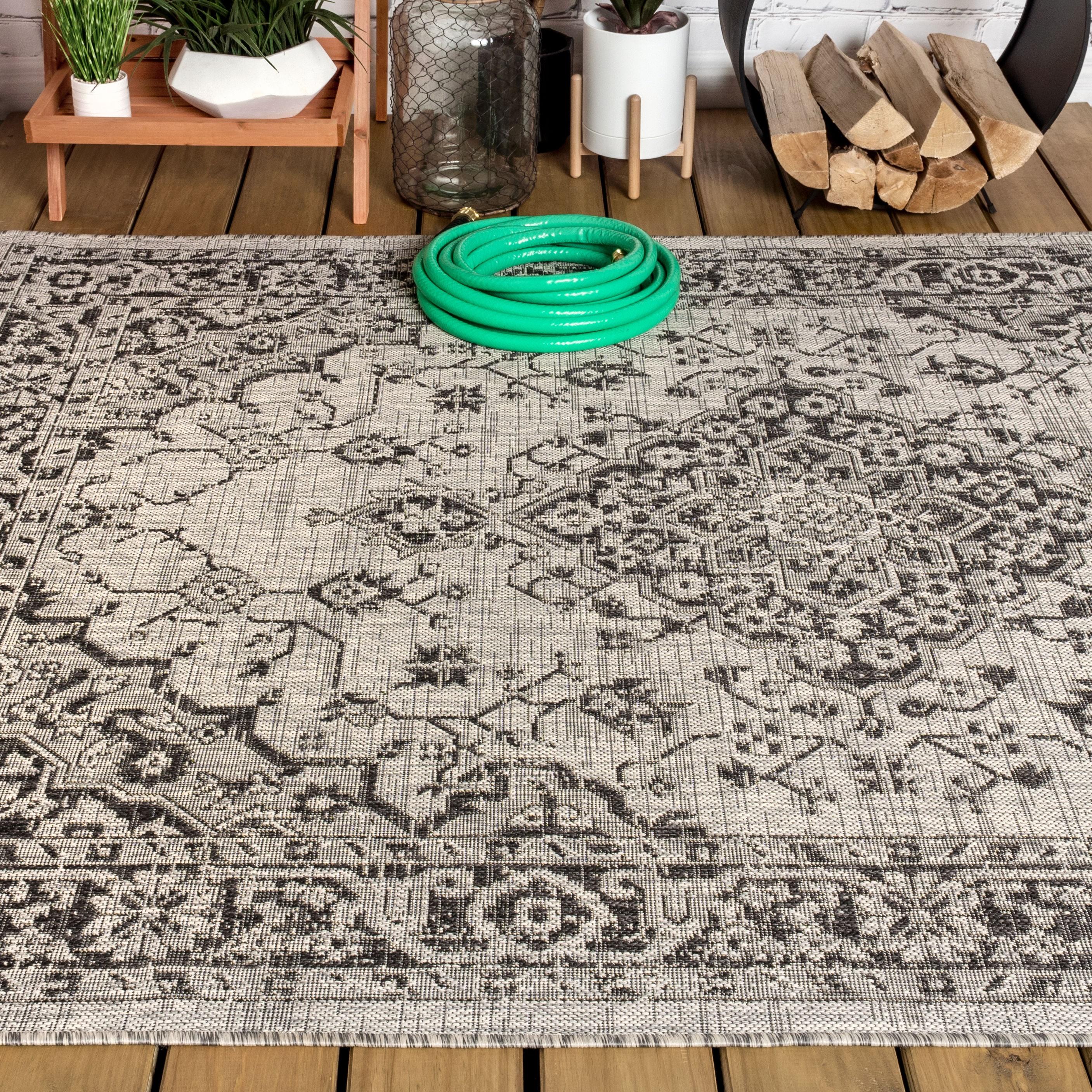 4'x6' Rozetta Boho Medallion Textured Weave Indoor/Outdoor Area Rug, Gray/Black - JONATHAN Y
