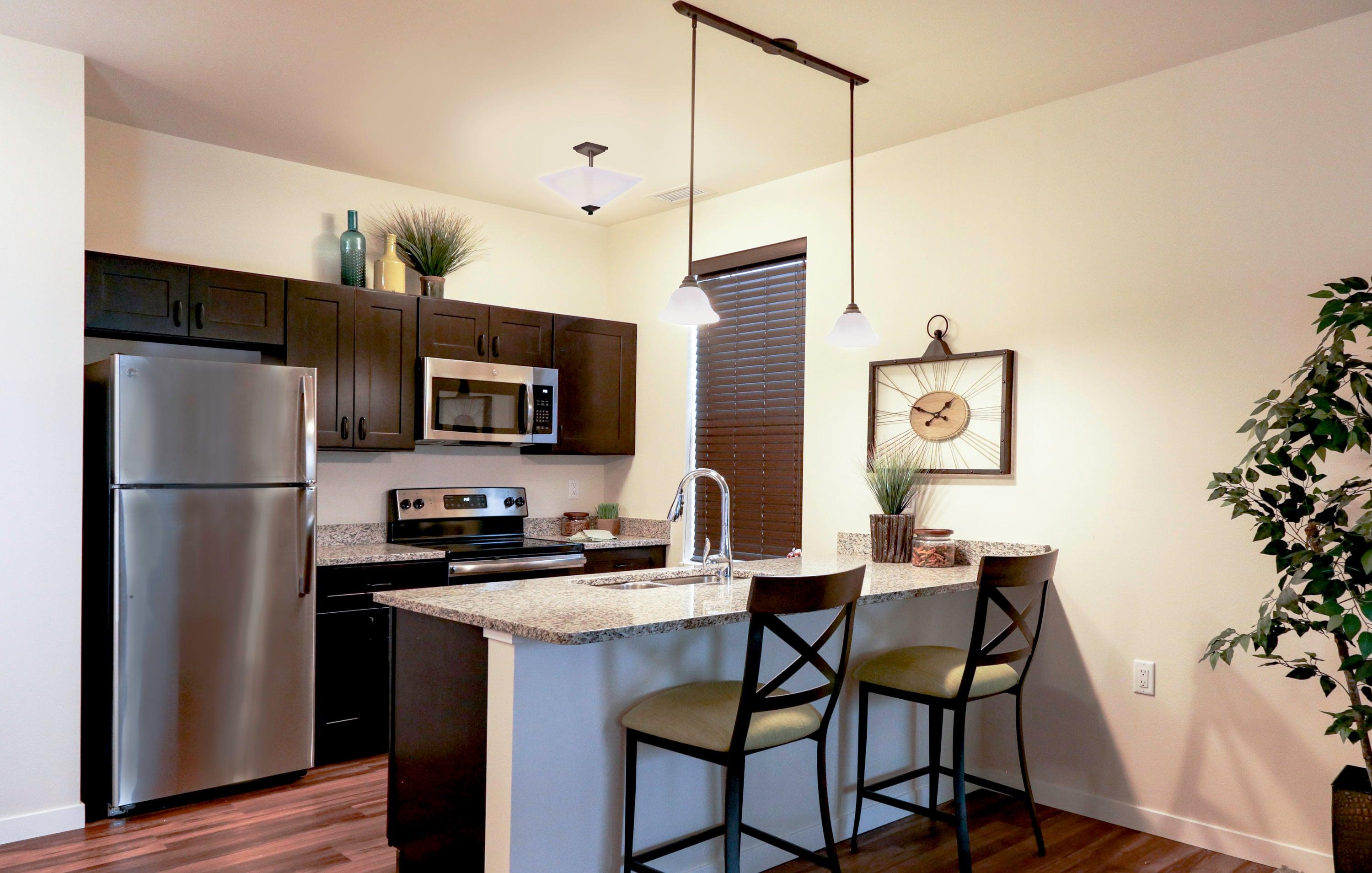 Design House Brookings Mueble de Pared Agitador de 3336 Pulgadas, Marrón, sin Montar, 33 X 36 Pulgadas