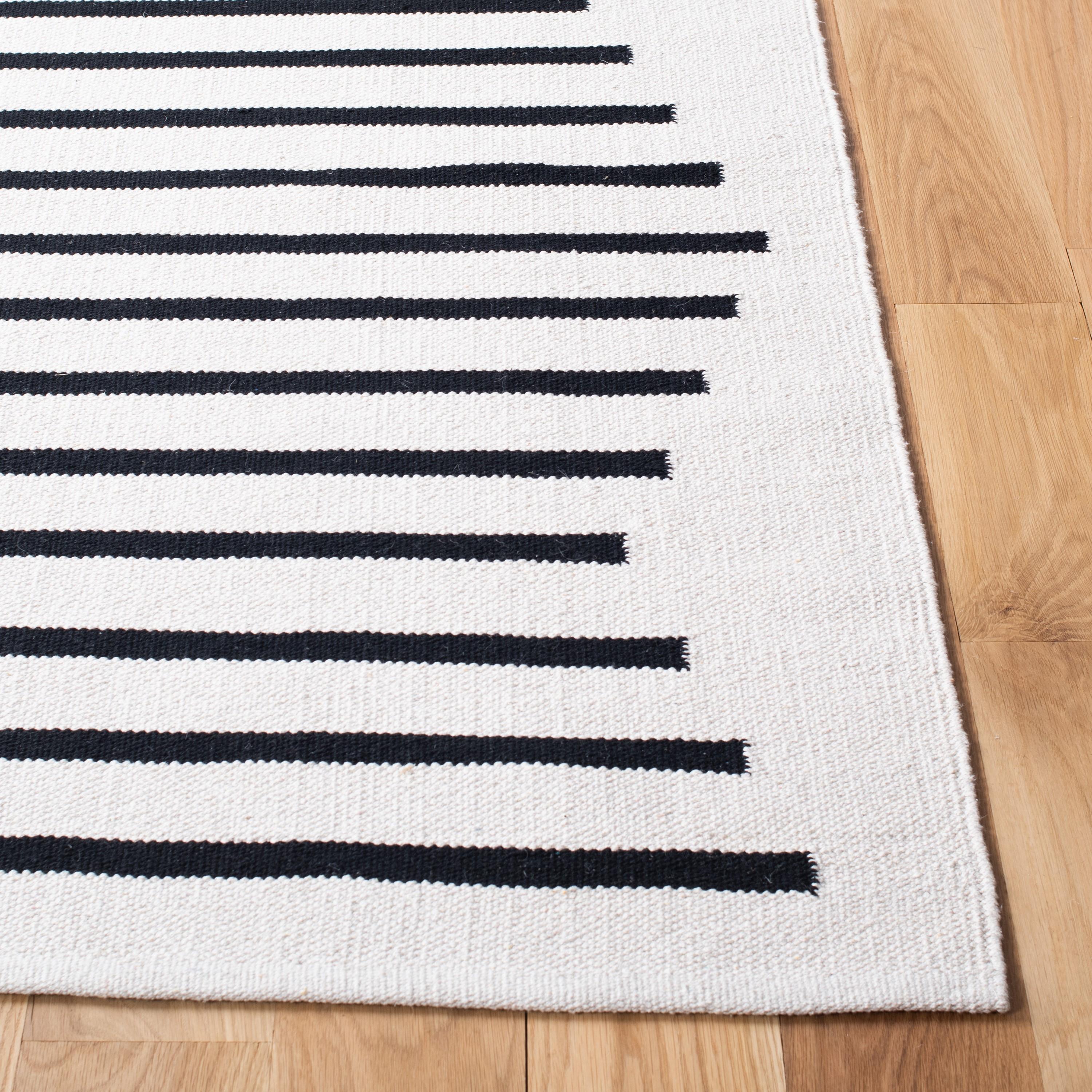 Montauk MTK313 Hand Woven Area Rug - Ivory/Black - 4'x4' - Safavieh.