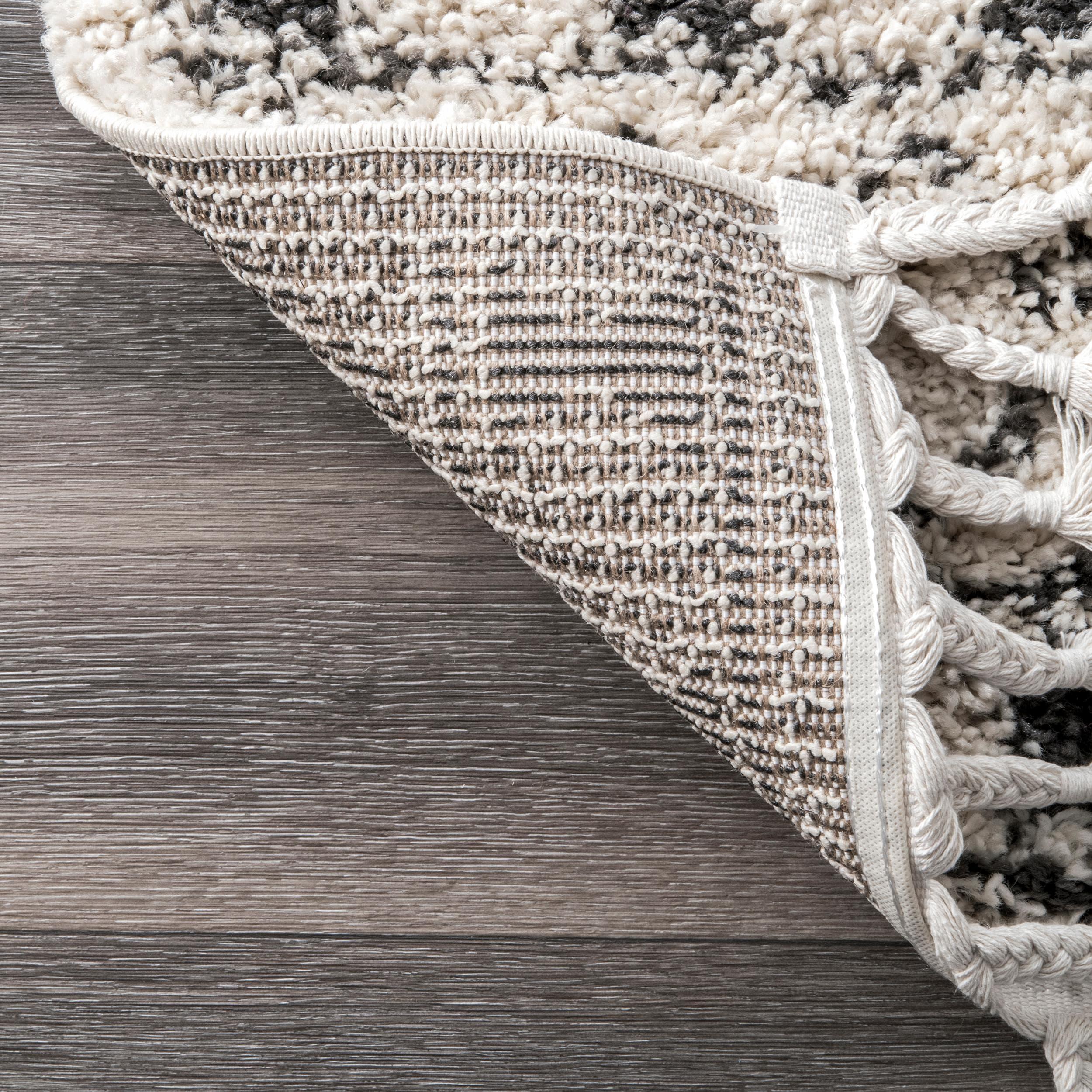 Nuloom Vasiliki Geometric 2x3 Accent Shag Indoor Area Rug for Living Room Bedroom Dining Room Nursery Entryway, Off White/Charcoal