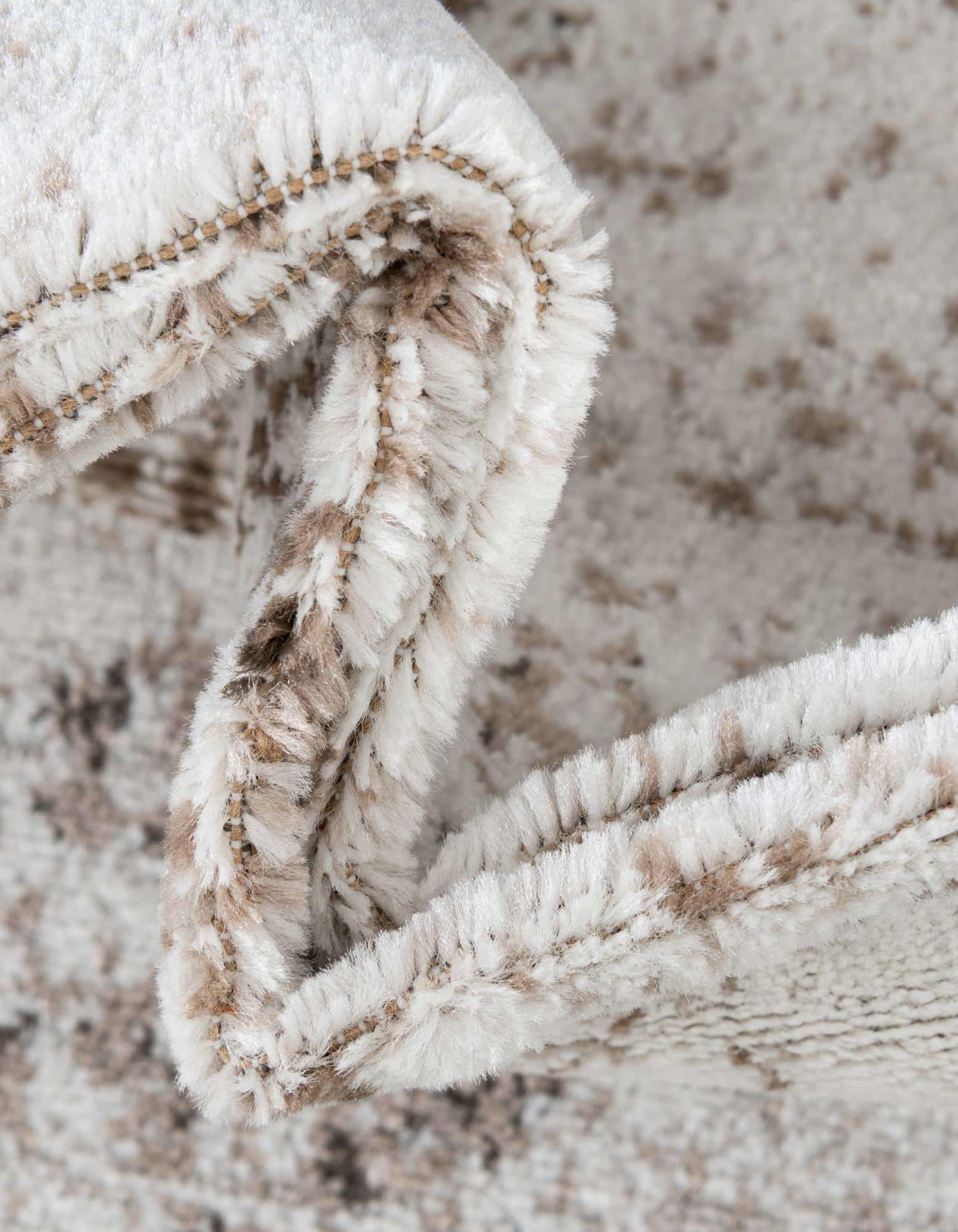 Unique Loom 3' 3 x 5' 3 Sofia Casino Beige Area Rug