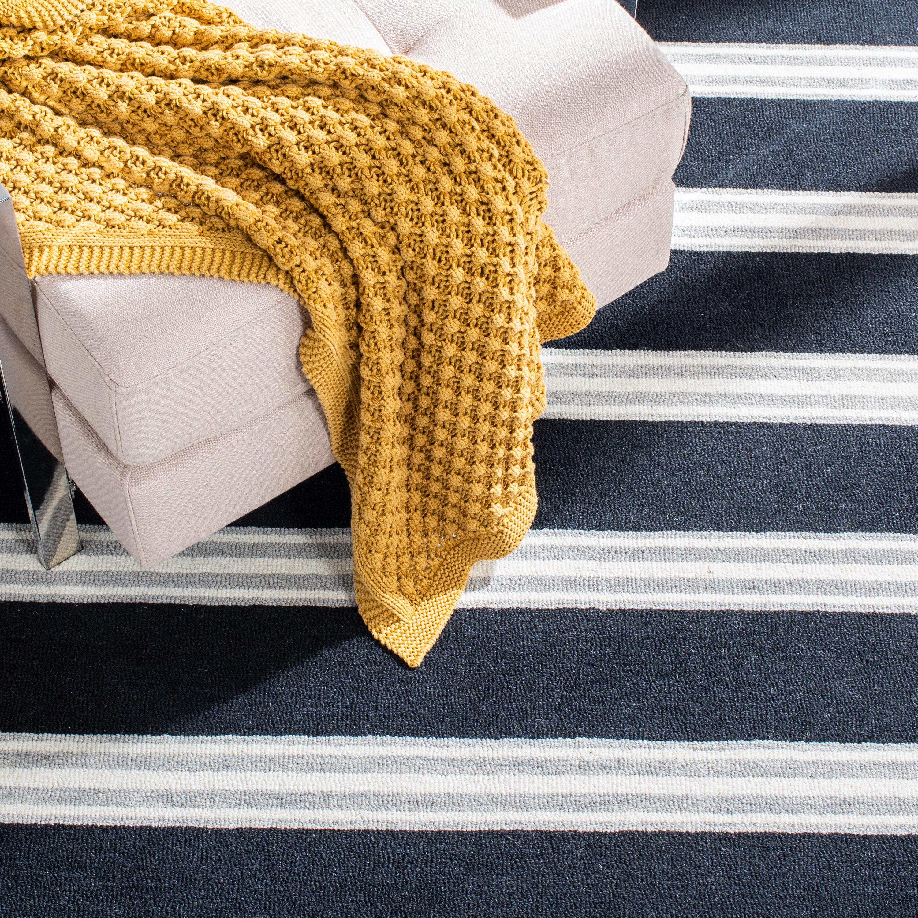 Montauk MTK712 Hand Woven Indoor Area Rug - Black/Ivory - 8'x10' - Safavieh
